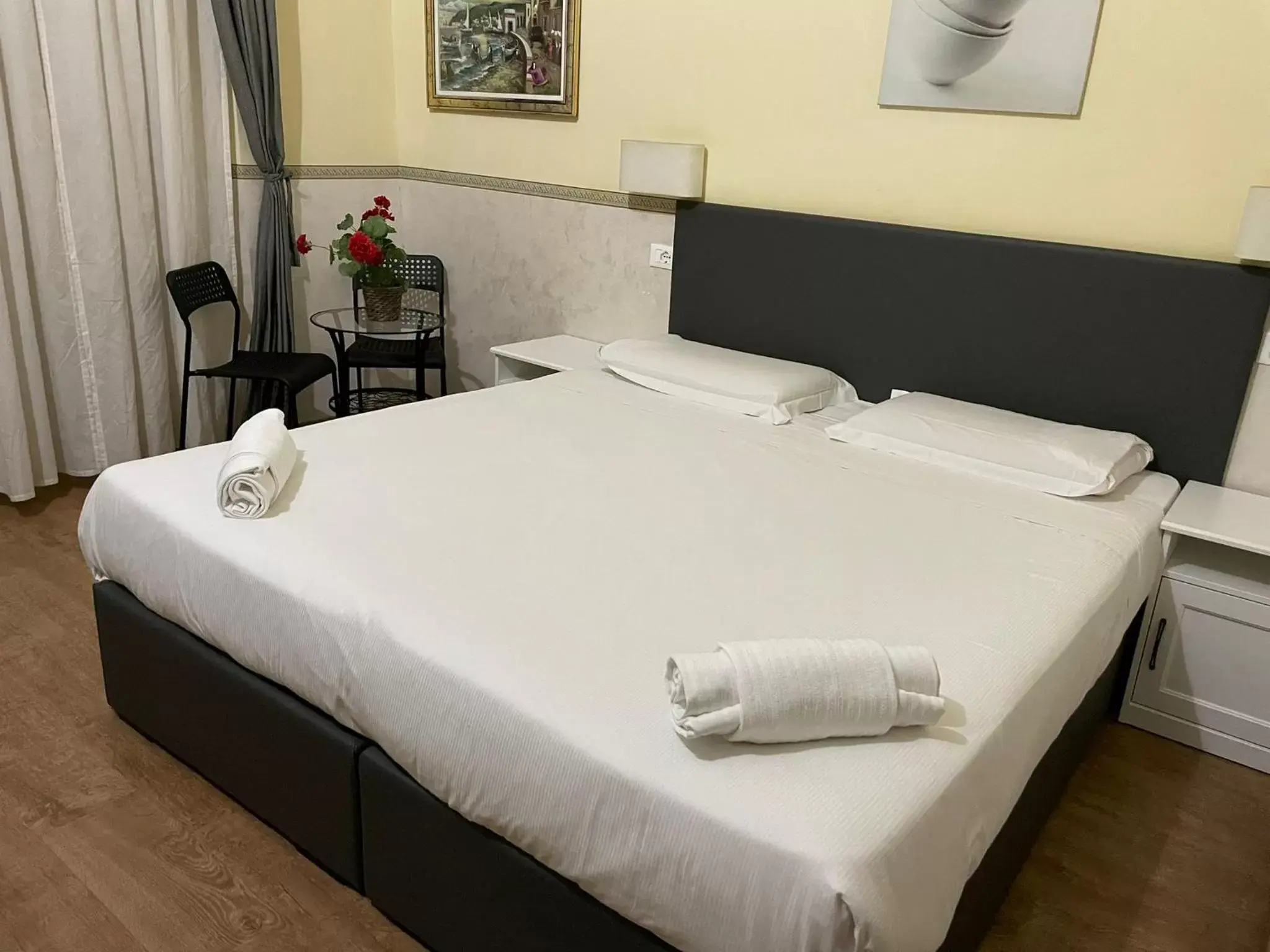 Triple Room with Balcony in Conte GuestHouse Triple Room with Balcony in Conte GuestHouse