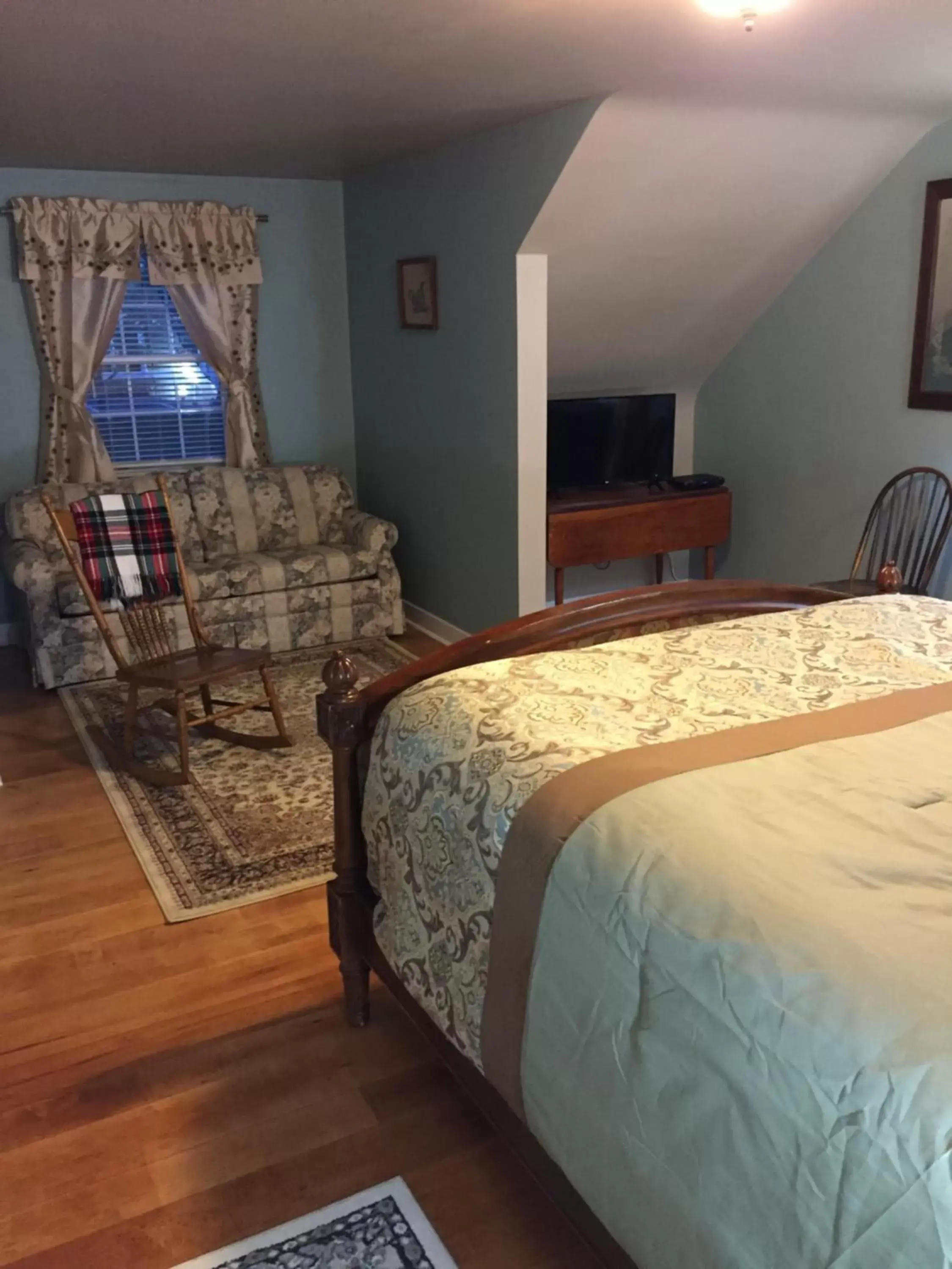 Deluxe Queen Room in Abide Within Bed & Breakfast Deluxe Queen Room in Abide Within Bed & Breakfast