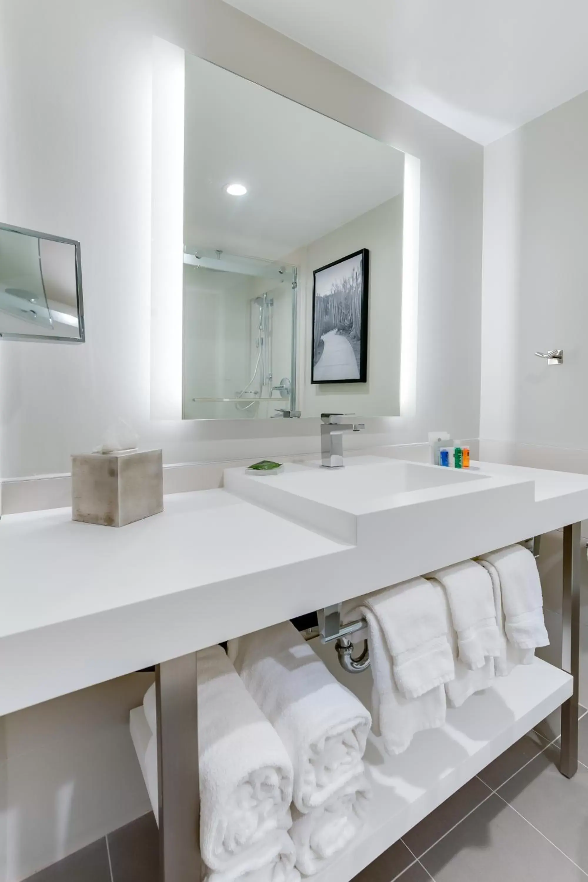 One-Bedroom King Suite with Sofa Bed - Non-Smoking in Radisson Hotel Seattle Airport One-Bedroom King Suite with Sofa Bed - Non-Smoking in Radisson Hotel Seattle Airport