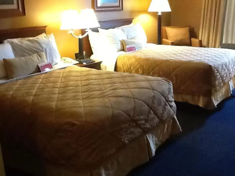 Double Room with Two Double Beds - Smoking in Ramada by Wyndham Catlettsburg Ashland Double Room with Two Double Beds - Smoking in Ramada by Wyndham Catlettsburg Ashland