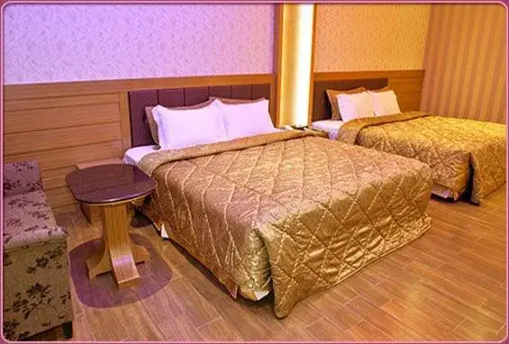 Business Quadruple Room in Wei Feng Hotel - Kaohsiung Business Quadruple Room in Wei Feng Hotel - Kaohsiung