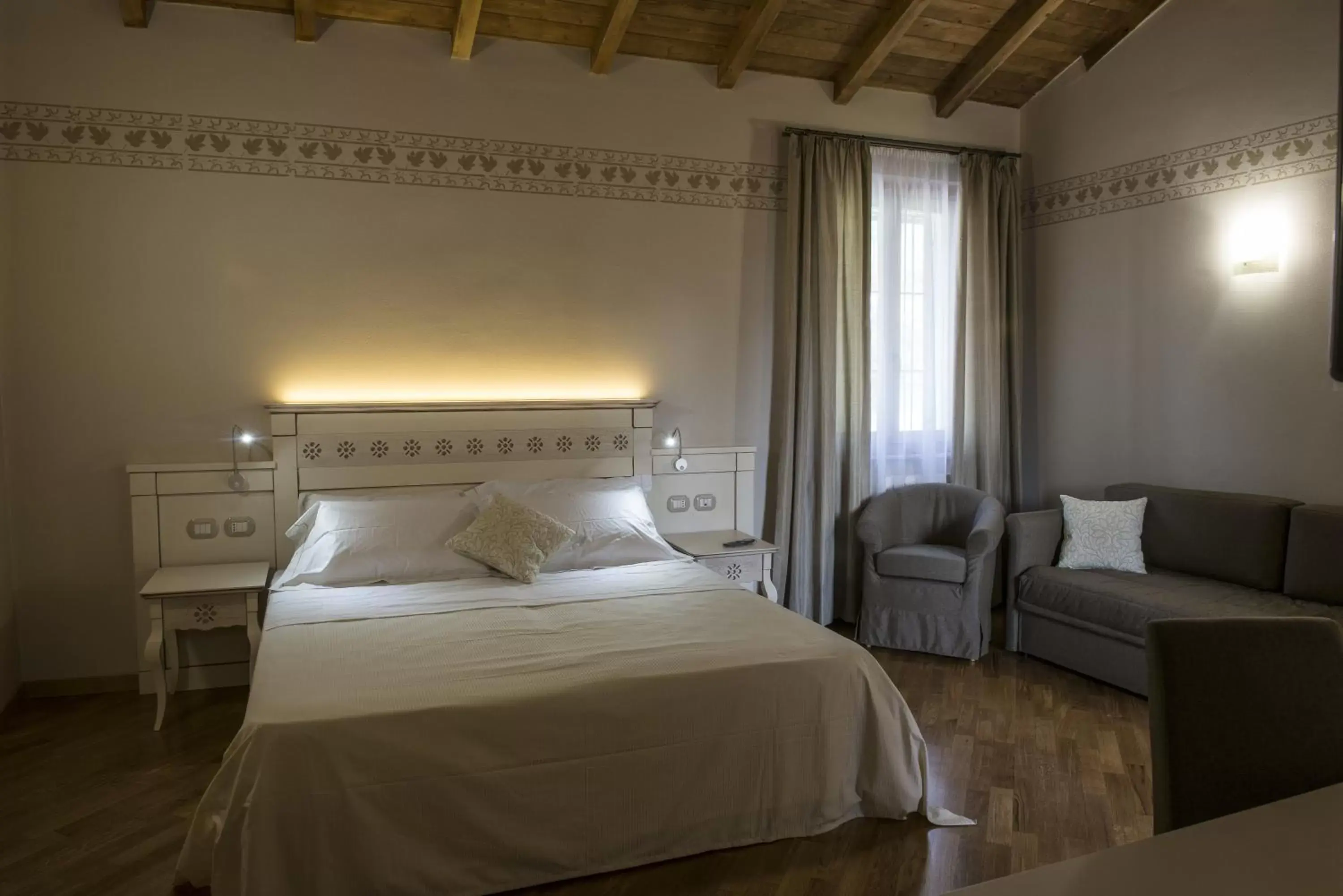 Deluxe Triple Room in Hotel Sesmones Deluxe Triple Room in Hotel Sesmones