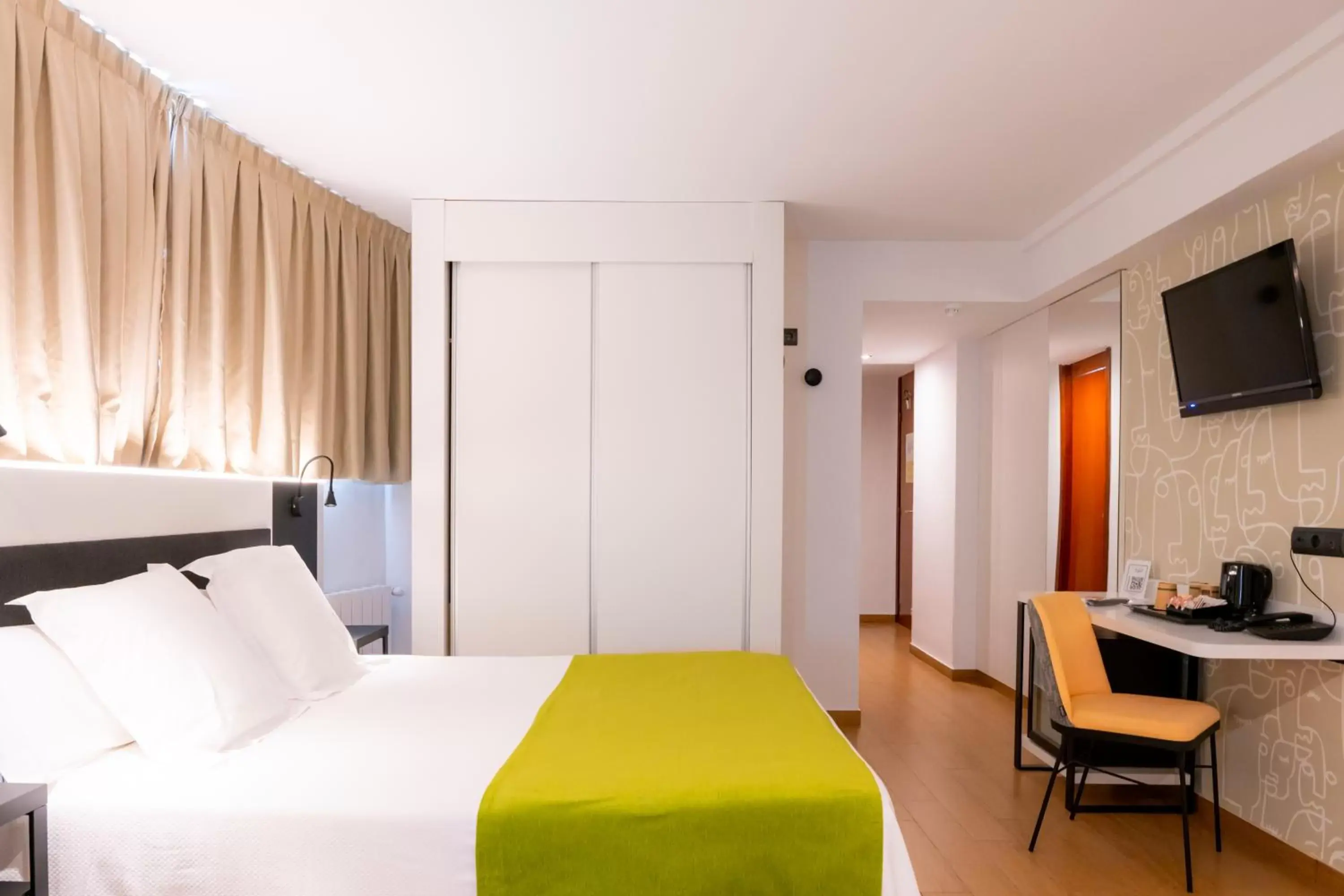 Single Room with Balcony in Climia Benidorm Plaza Single Room with Balcony in Climia Benidorm Plaza