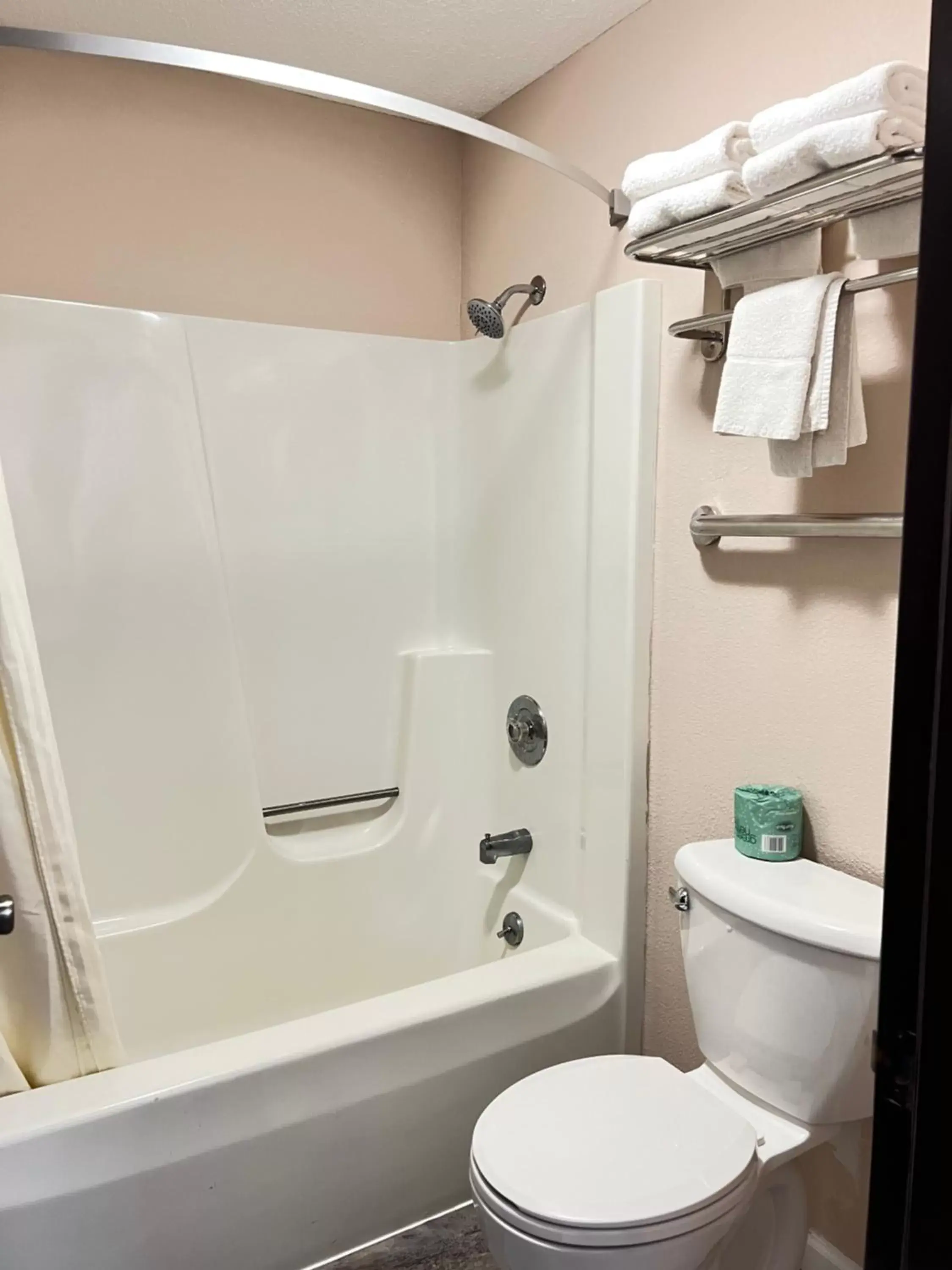 Double Room with Two Double Beds in Viking Arms Inn - Ludington Double Room with Two Double Beds in Viking Arms Inn - Ludington