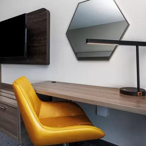 Standard King Room - Communications Accessible in Holiday Inn Express & Suites - Houston SW - Rosenberg by IHG Standard King Room - Communications Accessible in Holiday Inn Express & Suites - Houston SW - Rosenberg by IHG