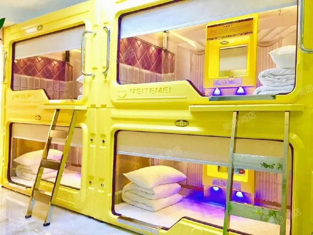 Bed in 4-Bed Male Dormitory Room in Hangzhou Memory Travel International Hotel-Edge Westlake Bed in 4-Bed Male Dormitory Room in Hangzhou Memory Travel International Hotel-Edge Westlake