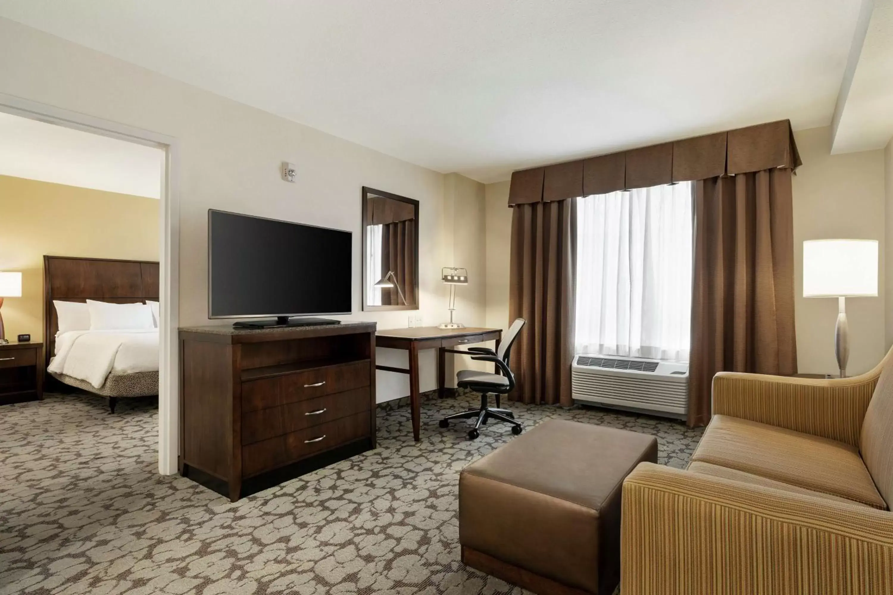 Junior King Suite - Hearing Access in Hilton Garden Inn Wallingford/Meriden Junior King Suite - Hearing Access in Hilton Garden Inn Wallingford/Meriden
