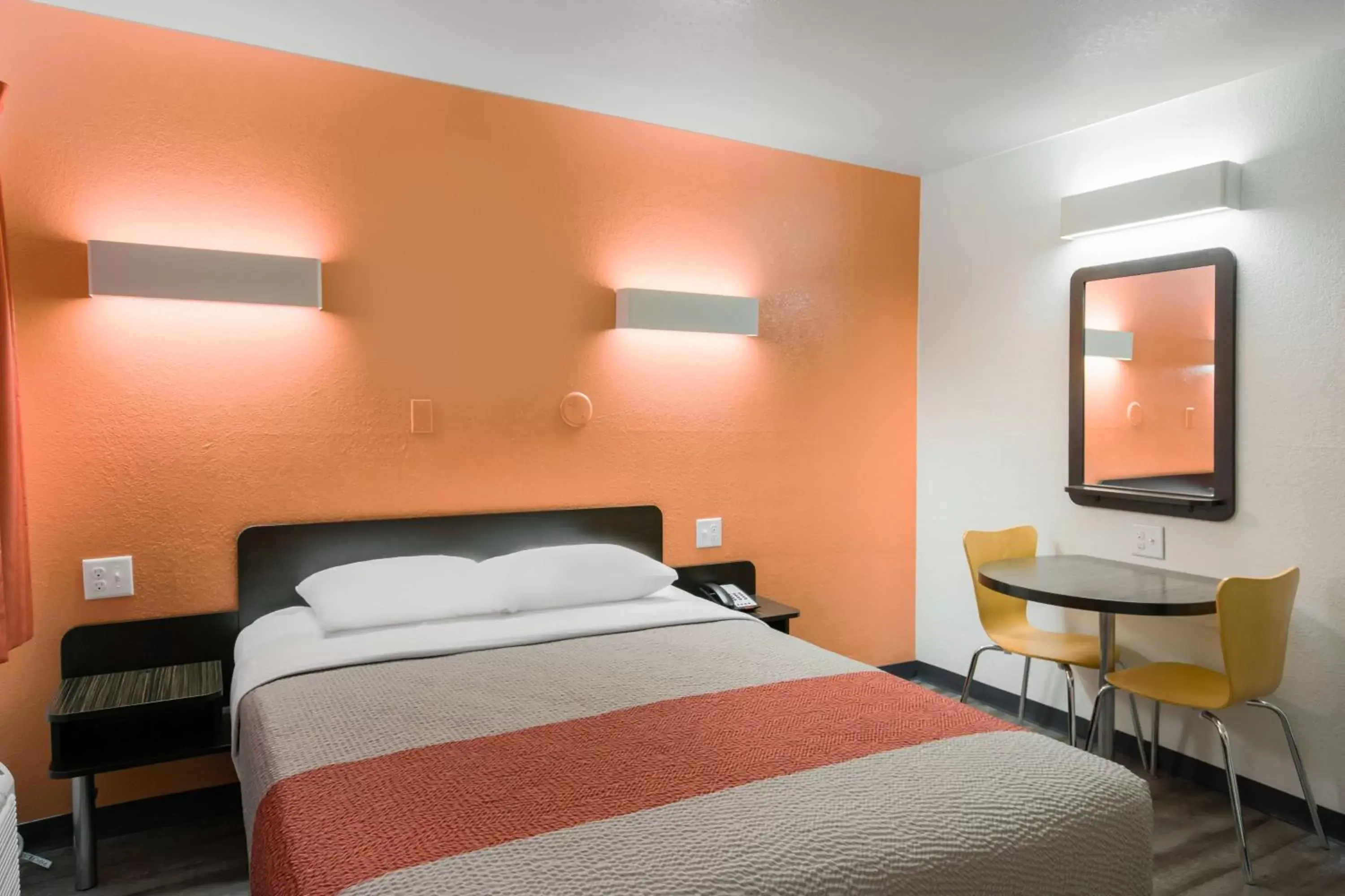 Queen Room - single occupancy - Smoking in Motel 6 Williams, Ca Queen Room - single occupancy - Smoking in Motel 6 Williams, Ca