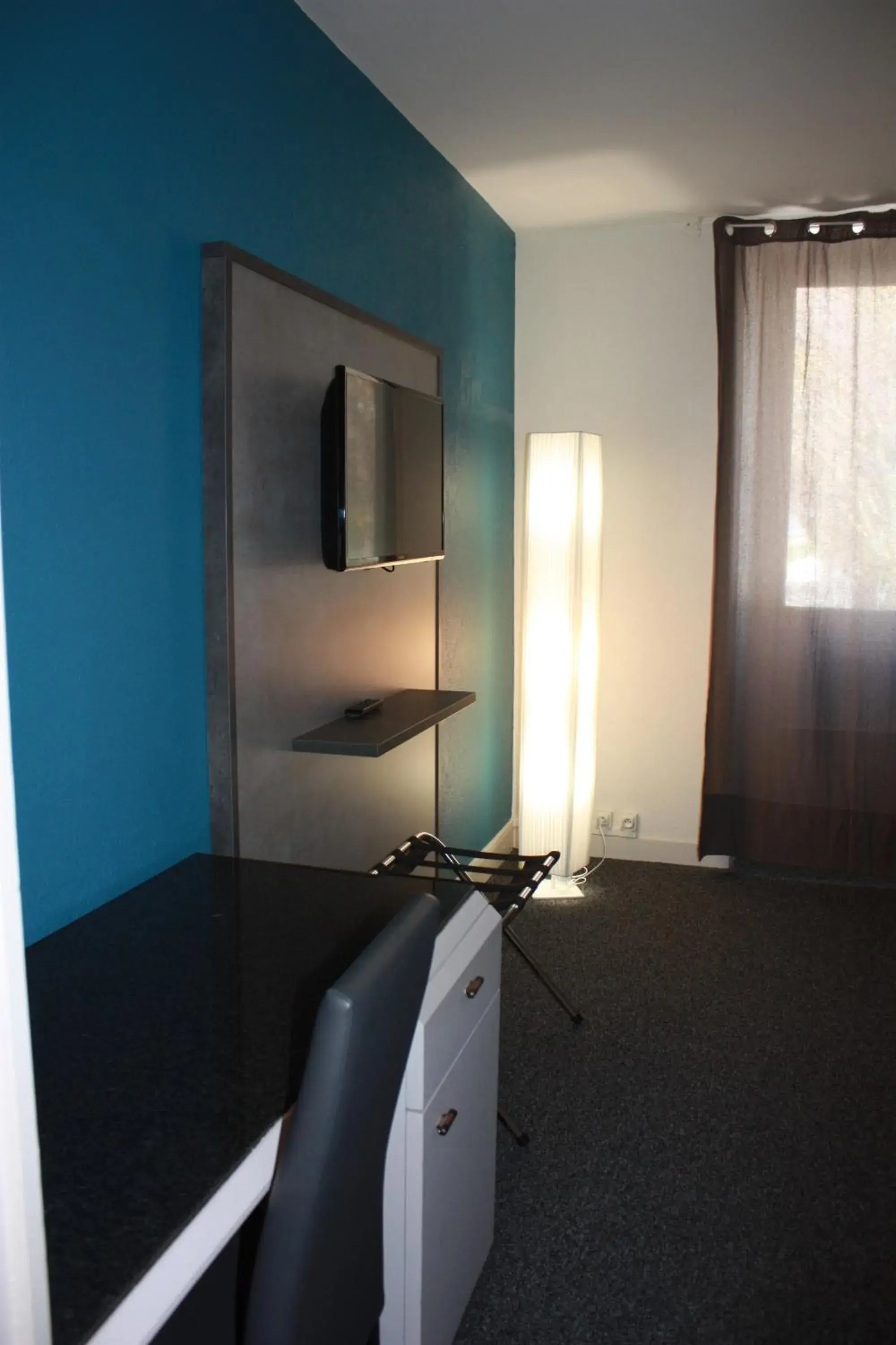 Family Room with La Place d'Armes View in Logis Hôtel Restaurant La Citadelle Family Room with La Place d'Armes View in Logis Hôtel Restaurant La Citadelle