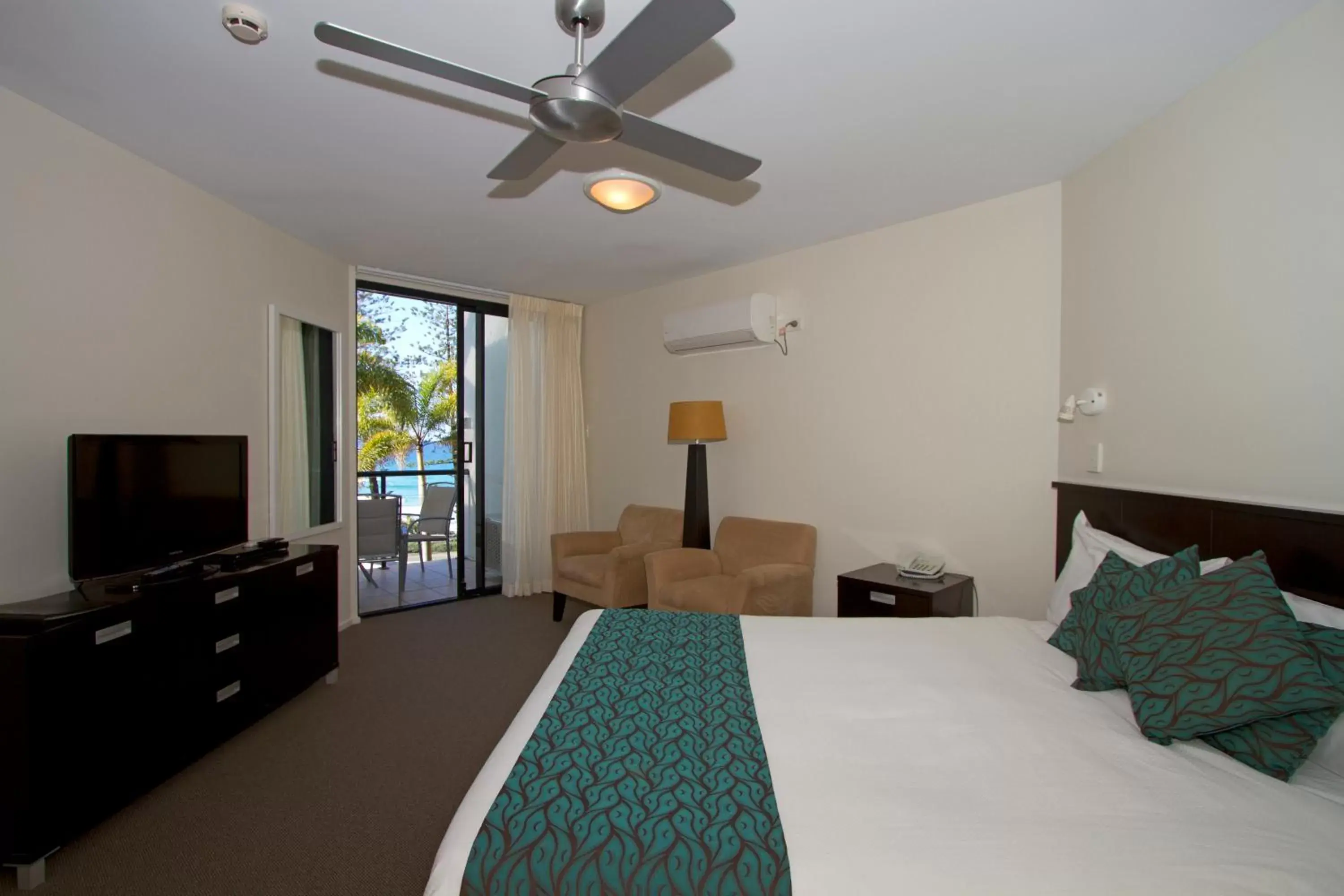 Queen Room with Sea View in The Beach Retreat Coolum Queen Room with Sea View in The Beach Retreat Coolum
