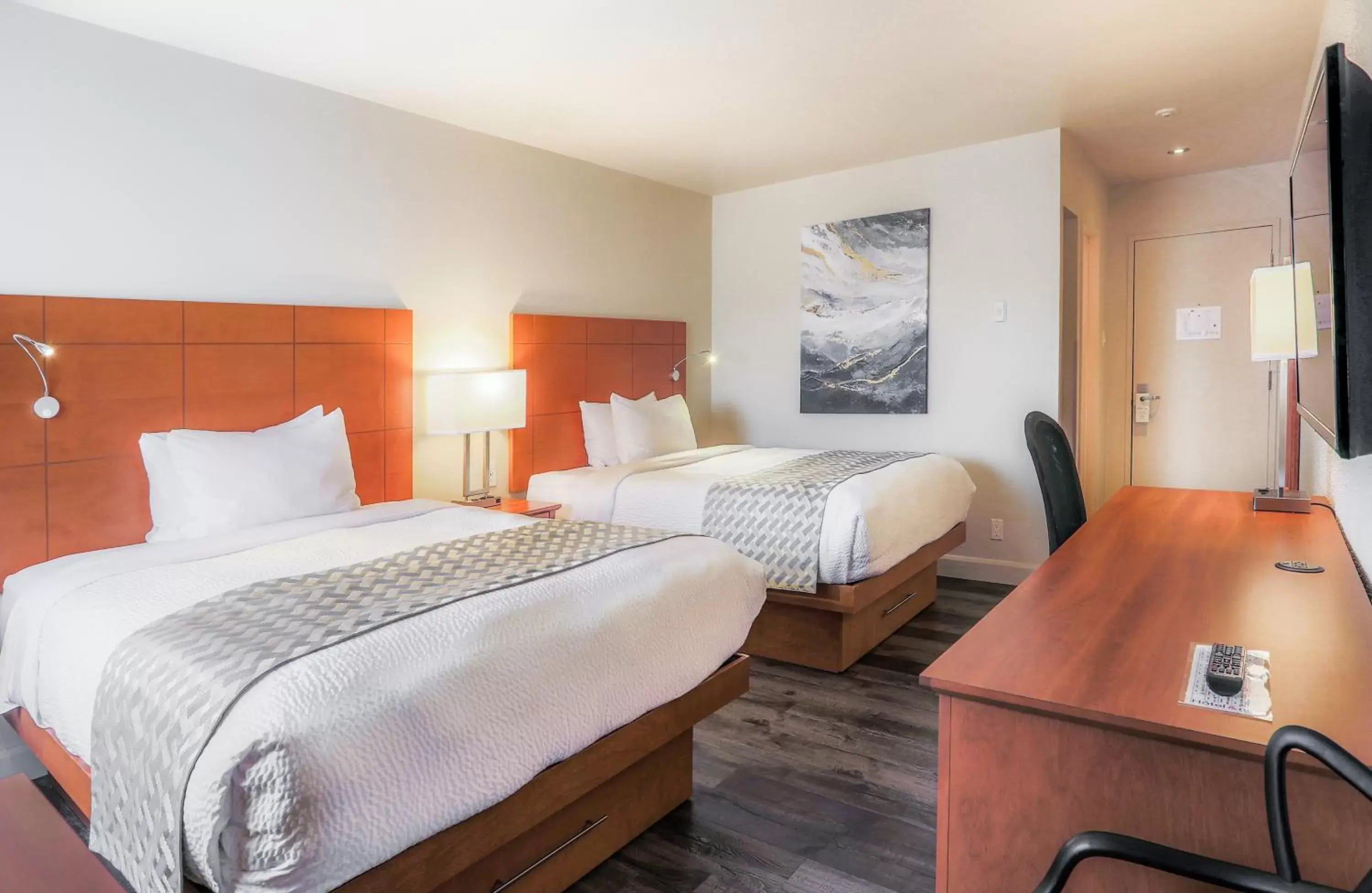 Classic Queen Room with Two Queen Beds in Hôtel & cie Classic Queen Room with Two Queen Beds in Hôtel & cie