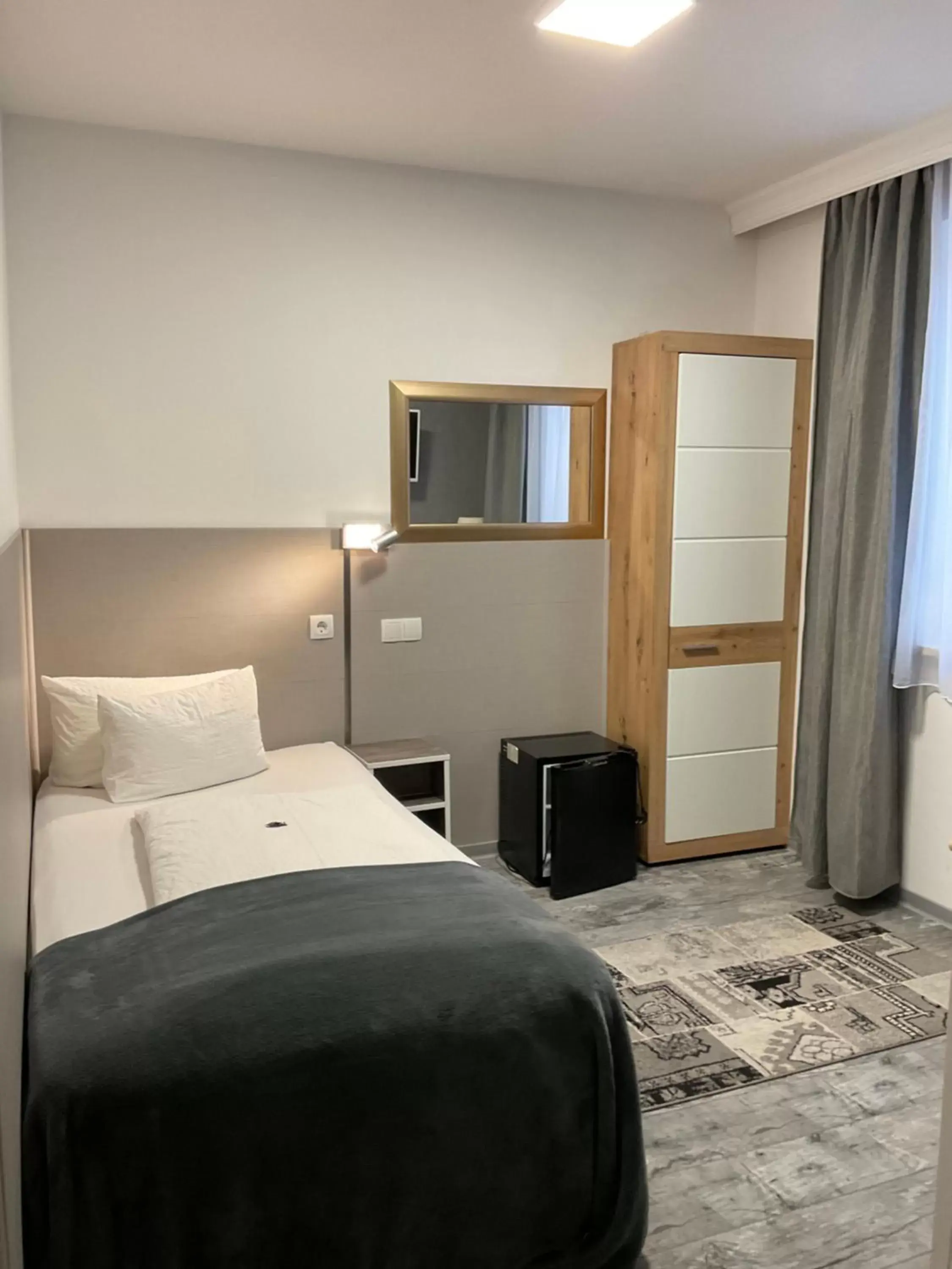 Standard Single Room in Hotel Royal Standard Single Room in Hotel Royal