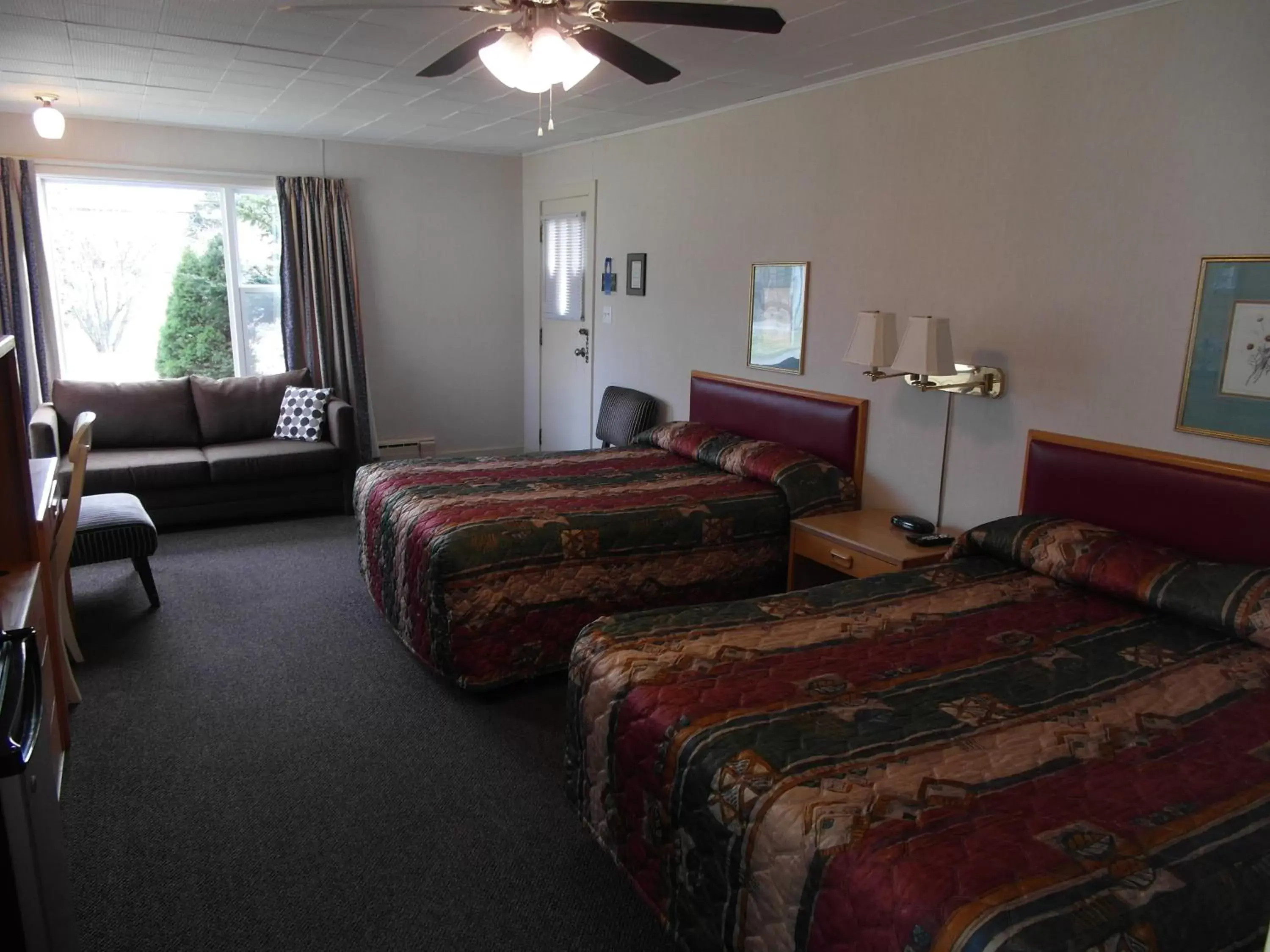 Standard Double Suite in The Lionstone Inn Motel and Cottages Standard Double Suite in The Lionstone Inn Motel and Cottages