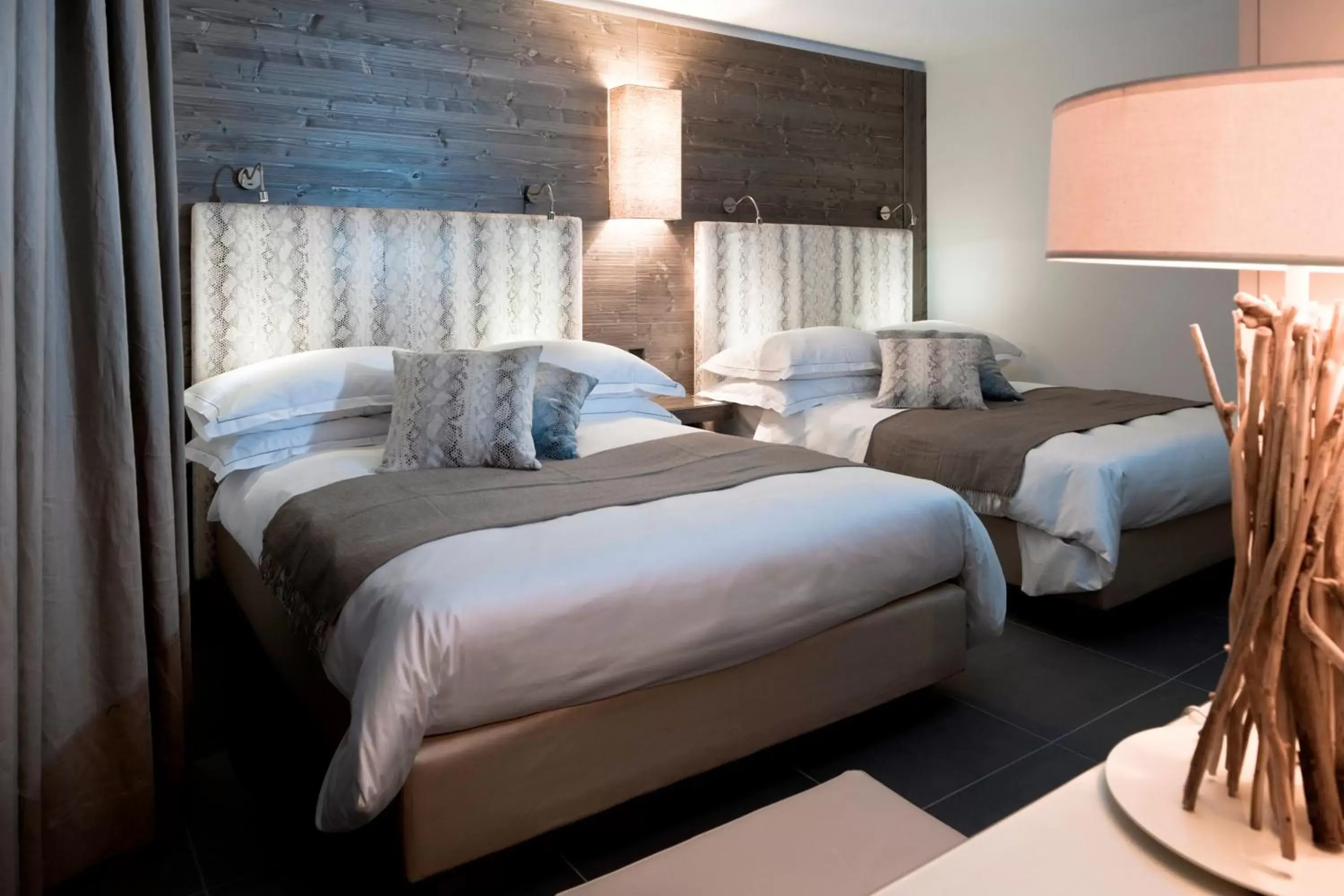 Design Room Large in Morosani Fiftyone - the room only Hotel Design Room Large in Morosani Fiftyone - the room only Hotel