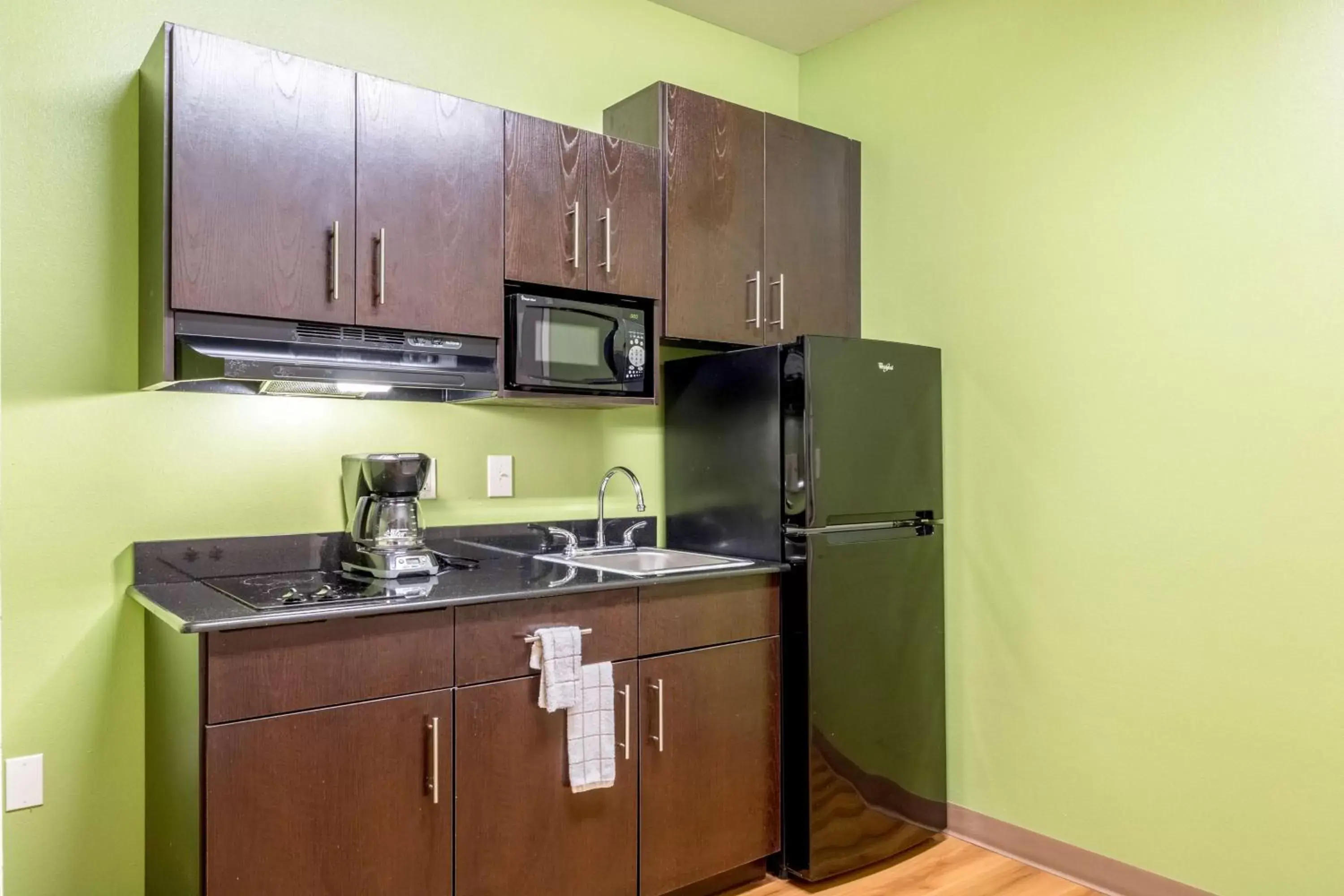 Queen Room - Non-Smoking in Super 8 by Wyndham Kenedy Queen Room - Non-Smoking in Super 8 by Wyndham Kenedy