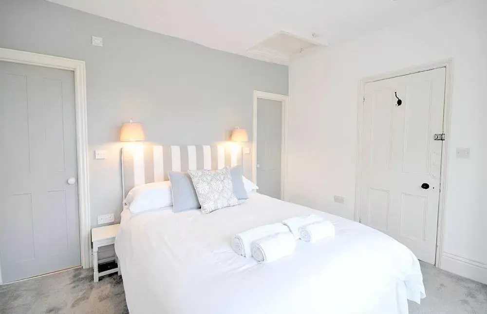 King Room with En Suite Shower in Poplars Farm King Room with En Suite Shower in Poplars Farm