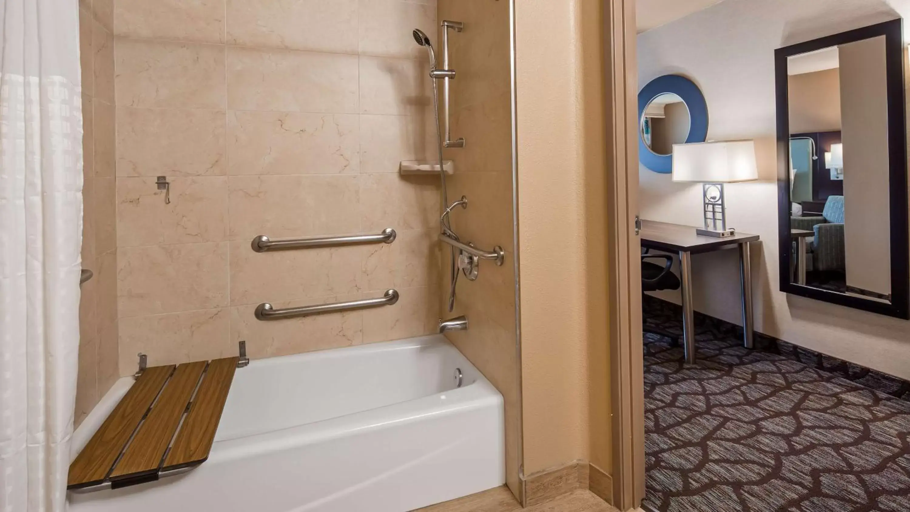 Queen Room with Two Queen Beds and Bathtub - Mobility Accessible/Communication Assistance/Non-Smoking in Best Western Plus Oceanside Palms Queen Room with Two Queen Beds and Bathtub - Mobility Accessible/Communication Assistance/Non-Smoking in Best Western Plus Oceanside Palms