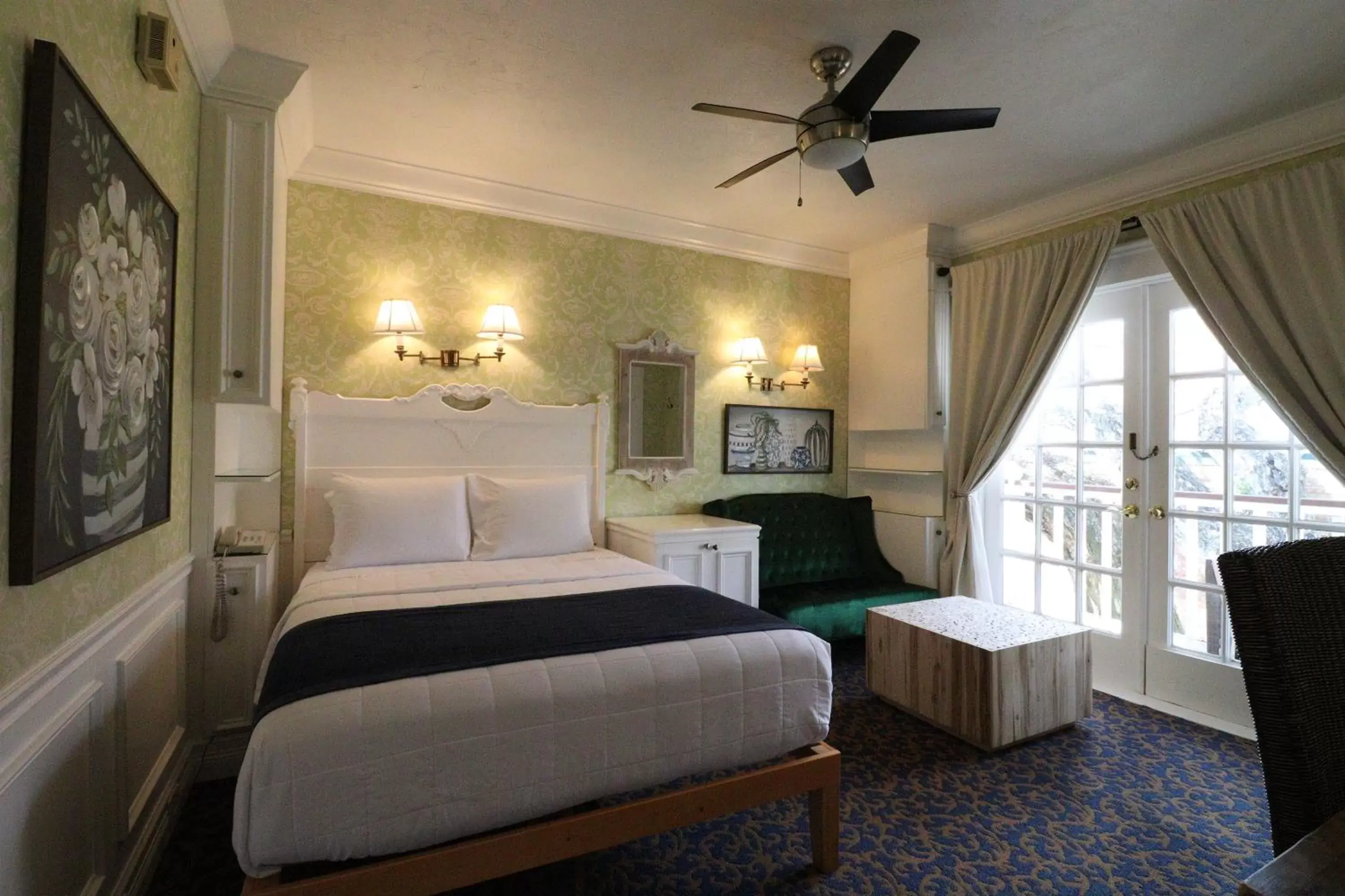 Superior Queen Room in The Riverview Hotel - New Smyrna Beach Superior Queen Room in The Riverview Hotel - New Smyrna Beach