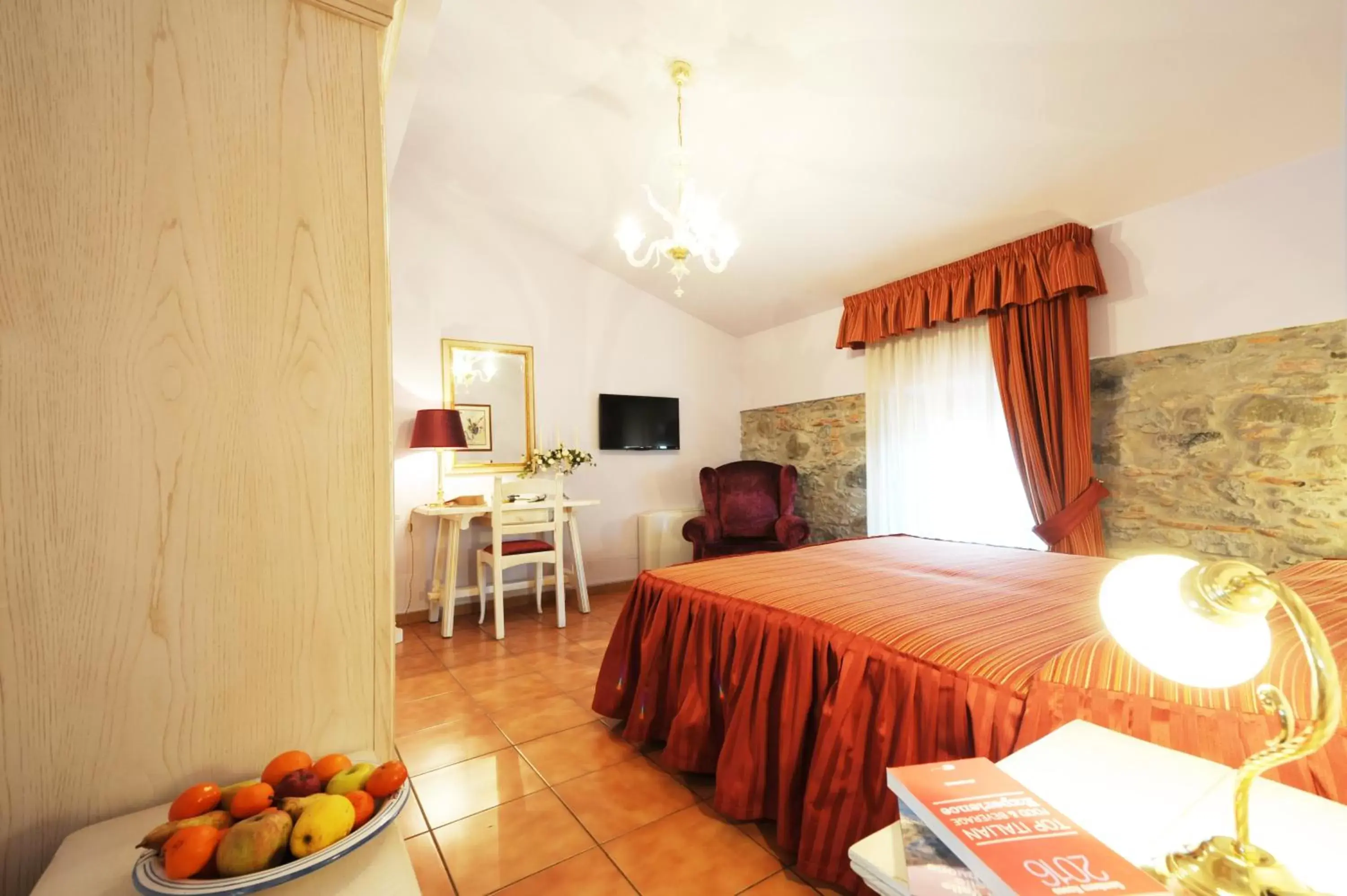 Large Double Room in Antica Locanda San Leonardo 1554 Large Double Room in Antica Locanda San Leonardo 1554