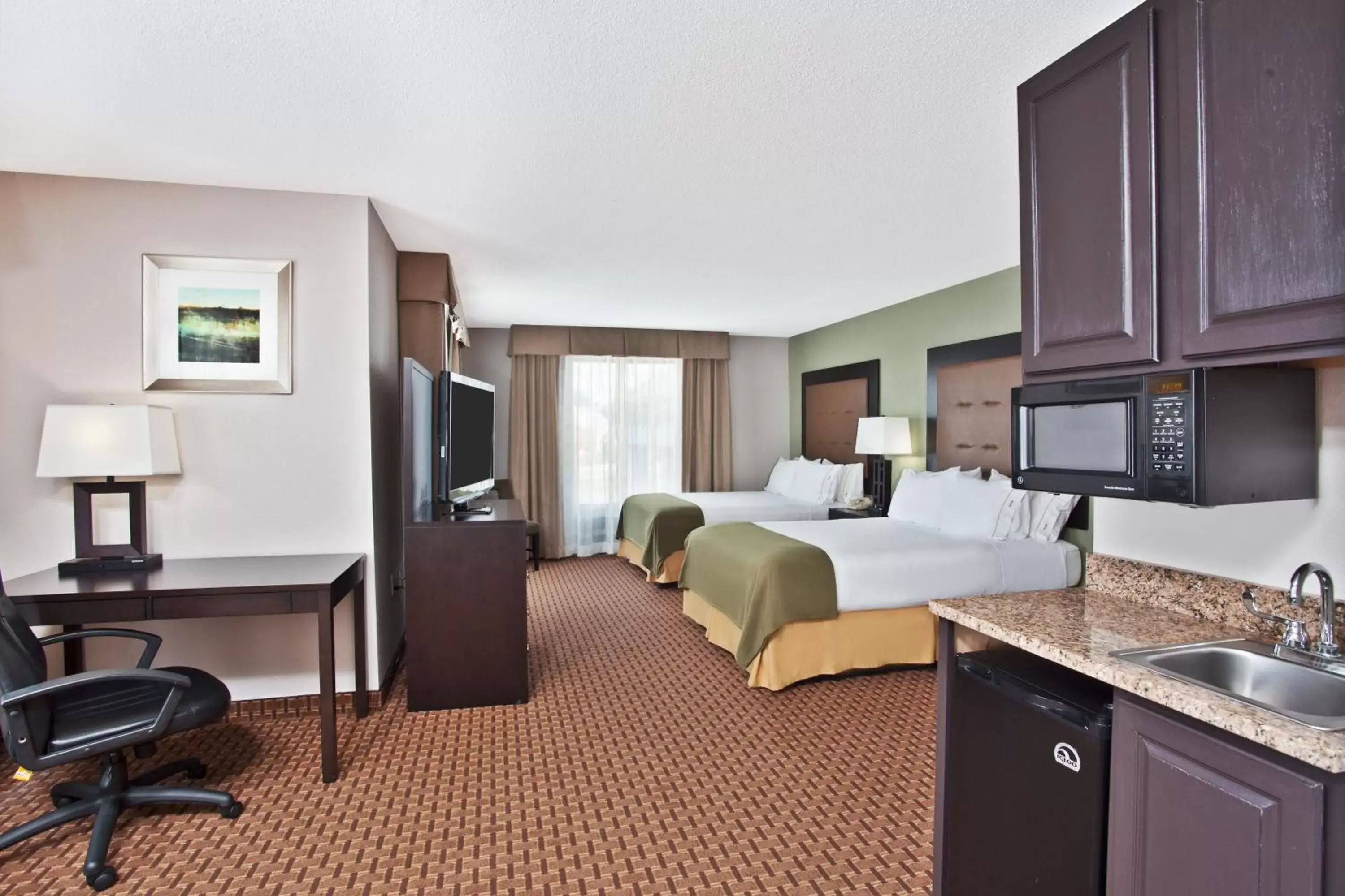 Deluxe Queen Suite in Holiday Inn Express Hotel and Suites Harrington - Dover Area, an IHG Hotel Deluxe Queen Suite in Holiday Inn Express Hotel and Suites Harrington - Dover Area, an IHG Hotel