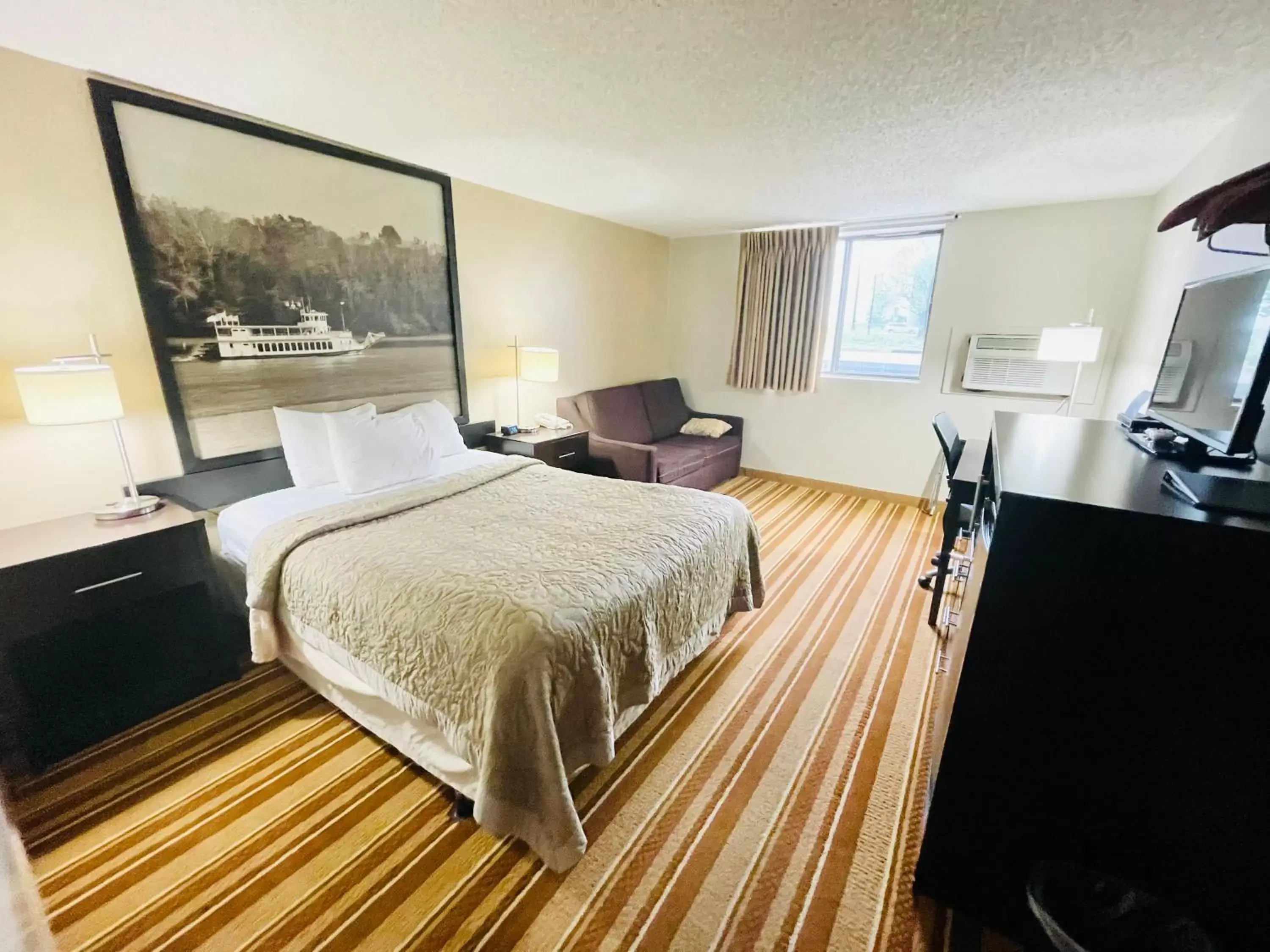 Queen Room - Non-Smoking in Super 8 by Wyndham Clear Lake Queen Room - Non-Smoking in Super 8 by Wyndham Clear Lake