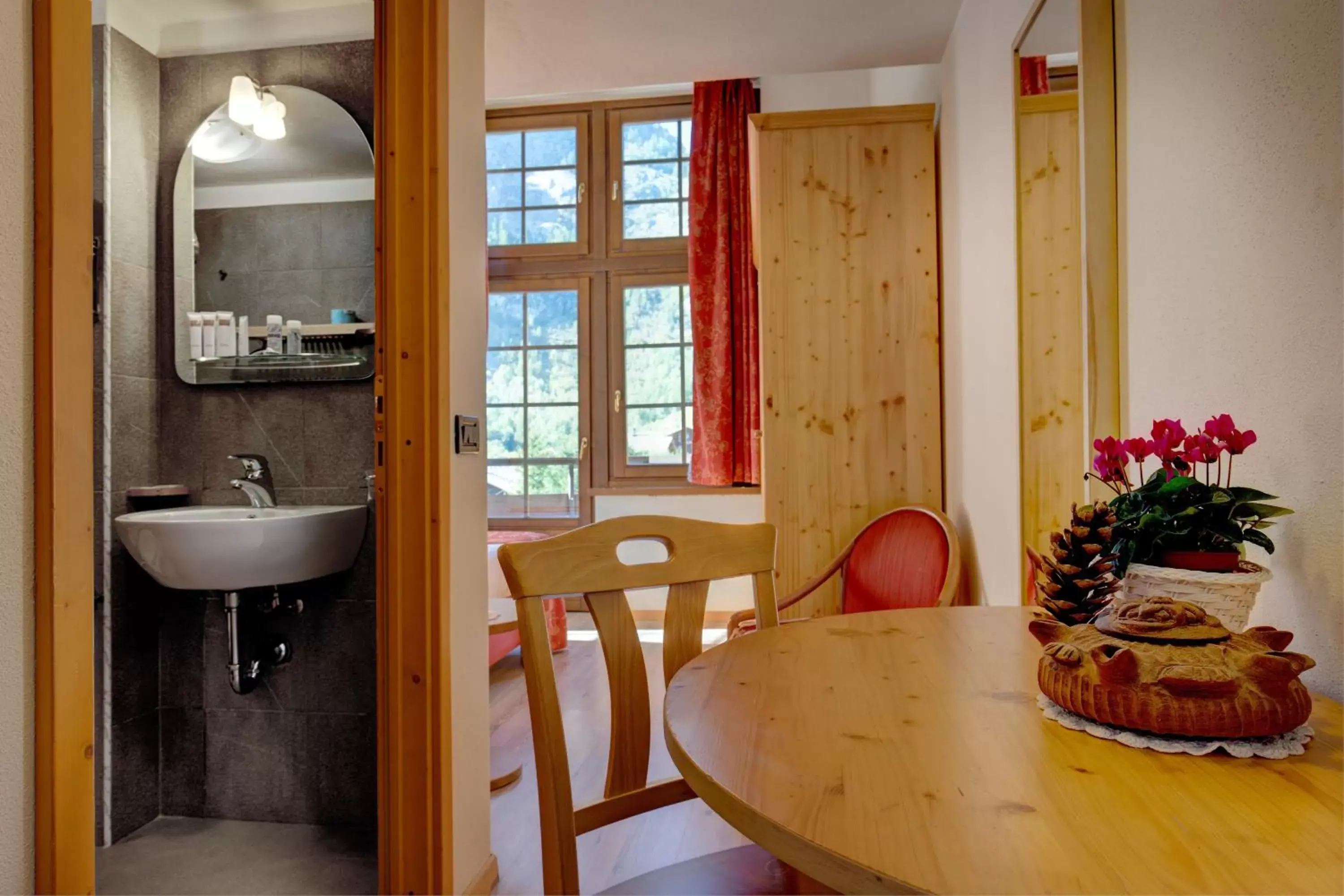 Superior Double Room in iH Hotels Courmayeur Mont Blanc Superior Double Room in iH Hotels Courmayeur Mont Blanc