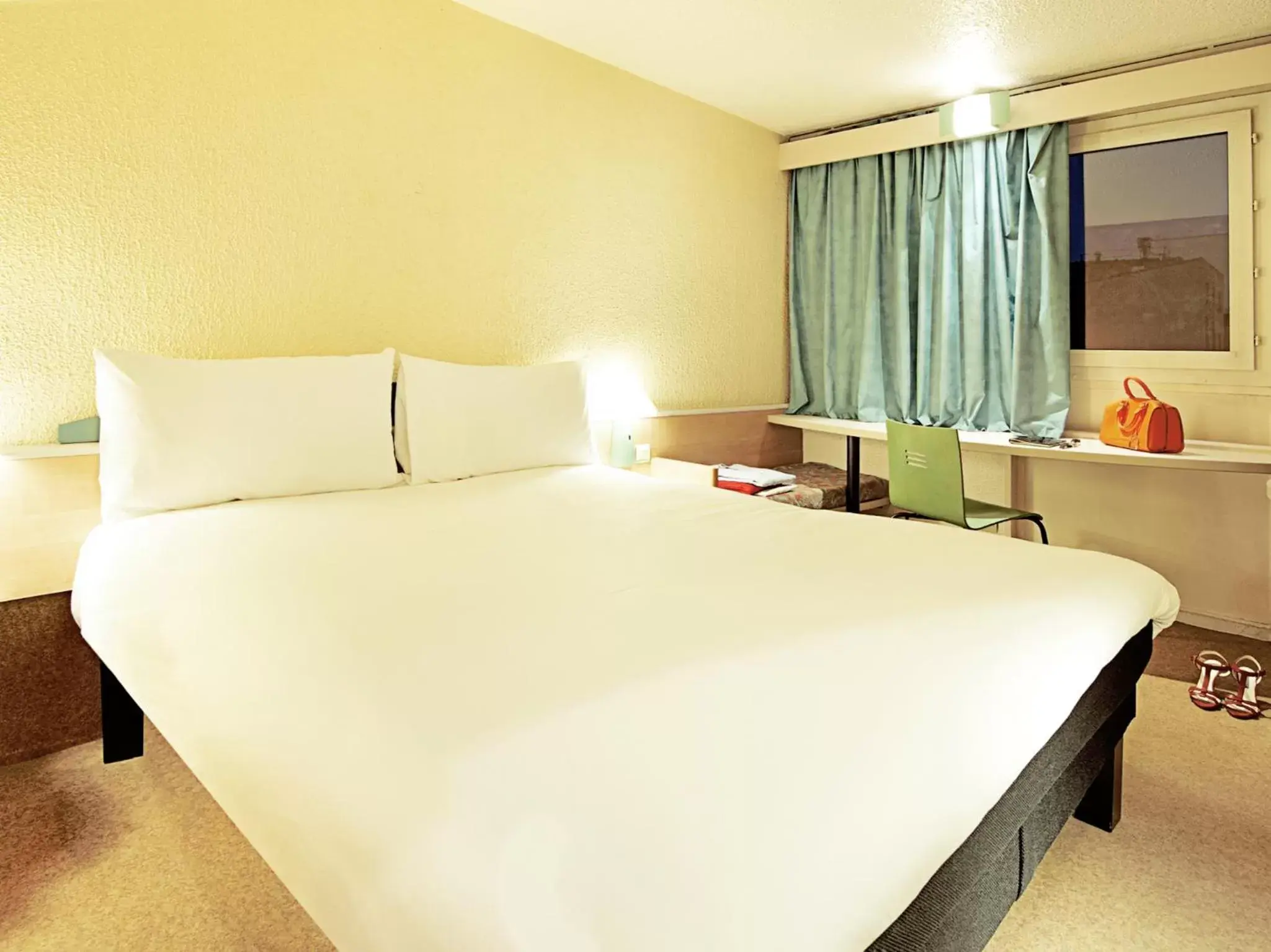 Standard Double Room in Hotel ibis Setubal Standard Double Room in Hotel ibis Setubal