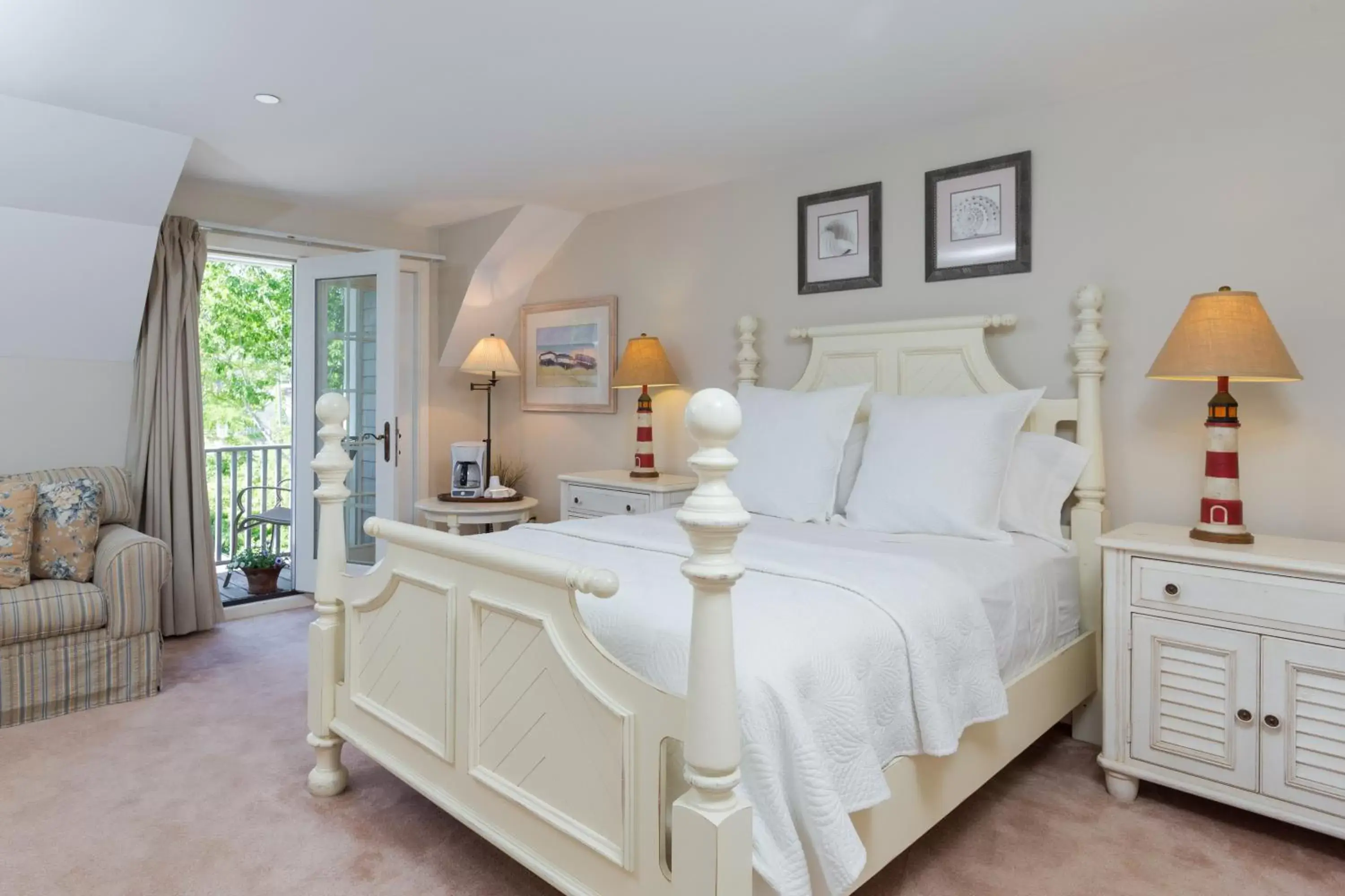 Queen Room with Balcony in Sheepscot Harbour Village Resort Queen Room with Balcony in Sheepscot Harbour Village Resort