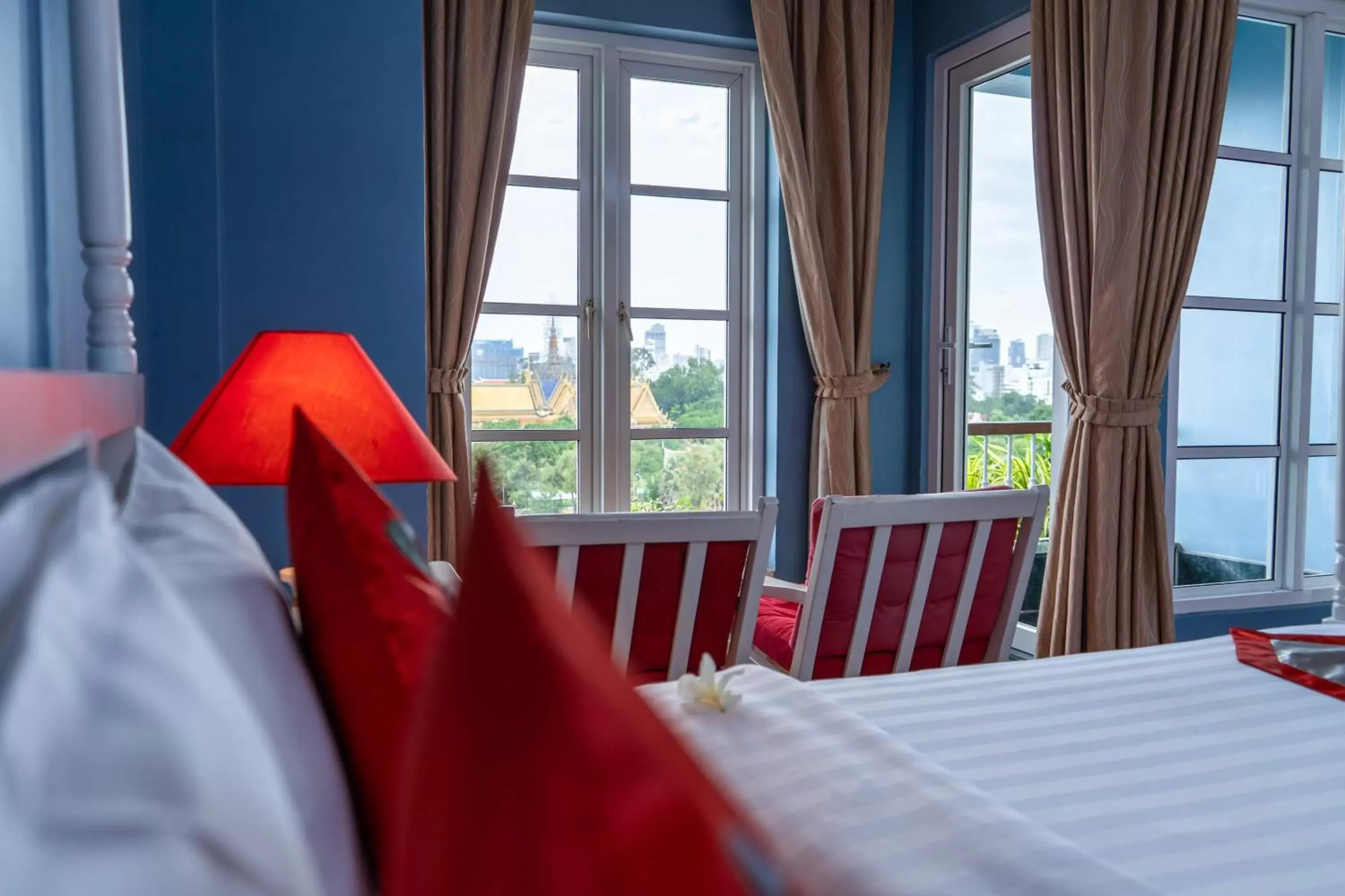 Deluxe Room in The Frangipani Royal Palace Hotel Deluxe Room in The Frangipani Royal Palace Hotel