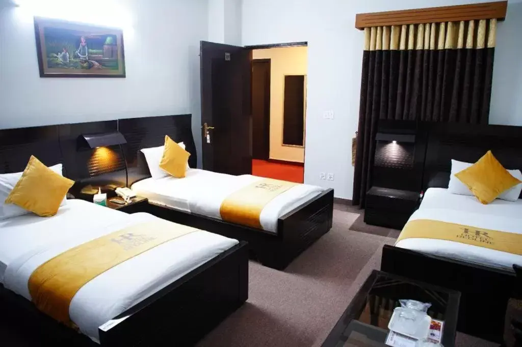 Deluxe Double Room with Balcony in Hotel Red Line Deluxe Double Room with Balcony in Hotel Red Line