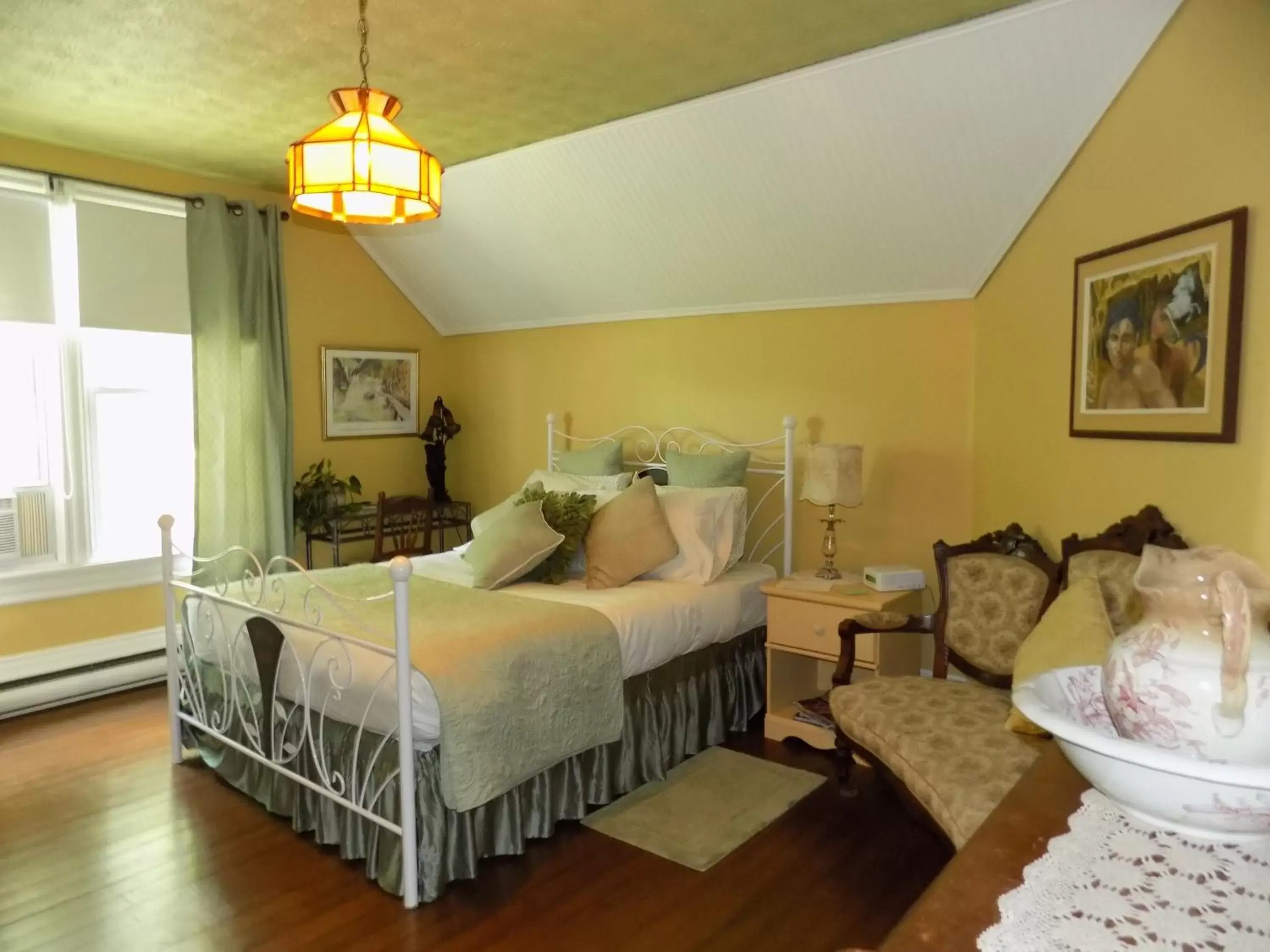 Queen Room - L'inoubliable in À L'Ancestrale B&B Queen Room - L'inoubliable in À L'Ancestrale B&B