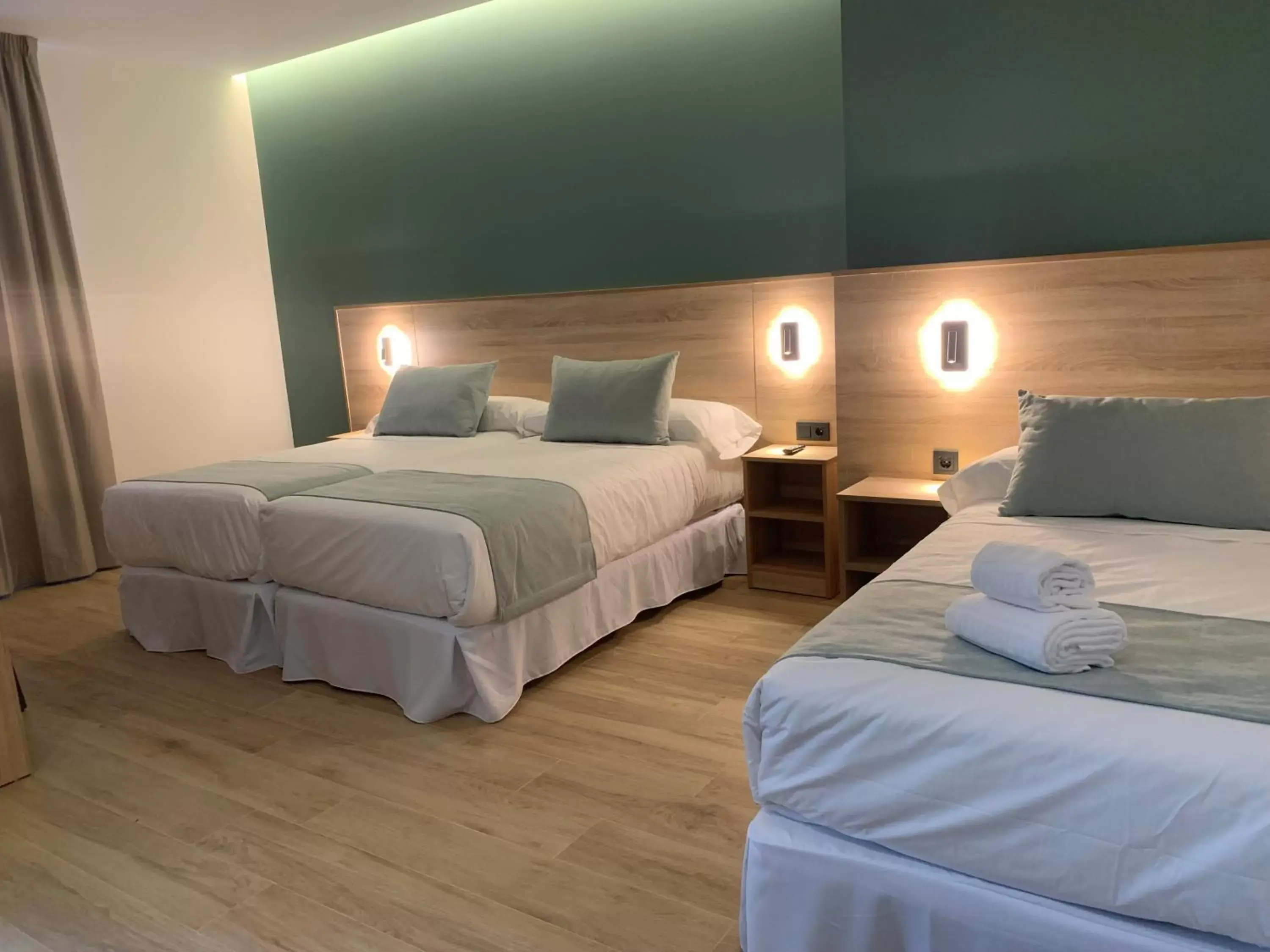 Triple Room in Hotel Don Pepo Triple Room in Hotel Don Pepo