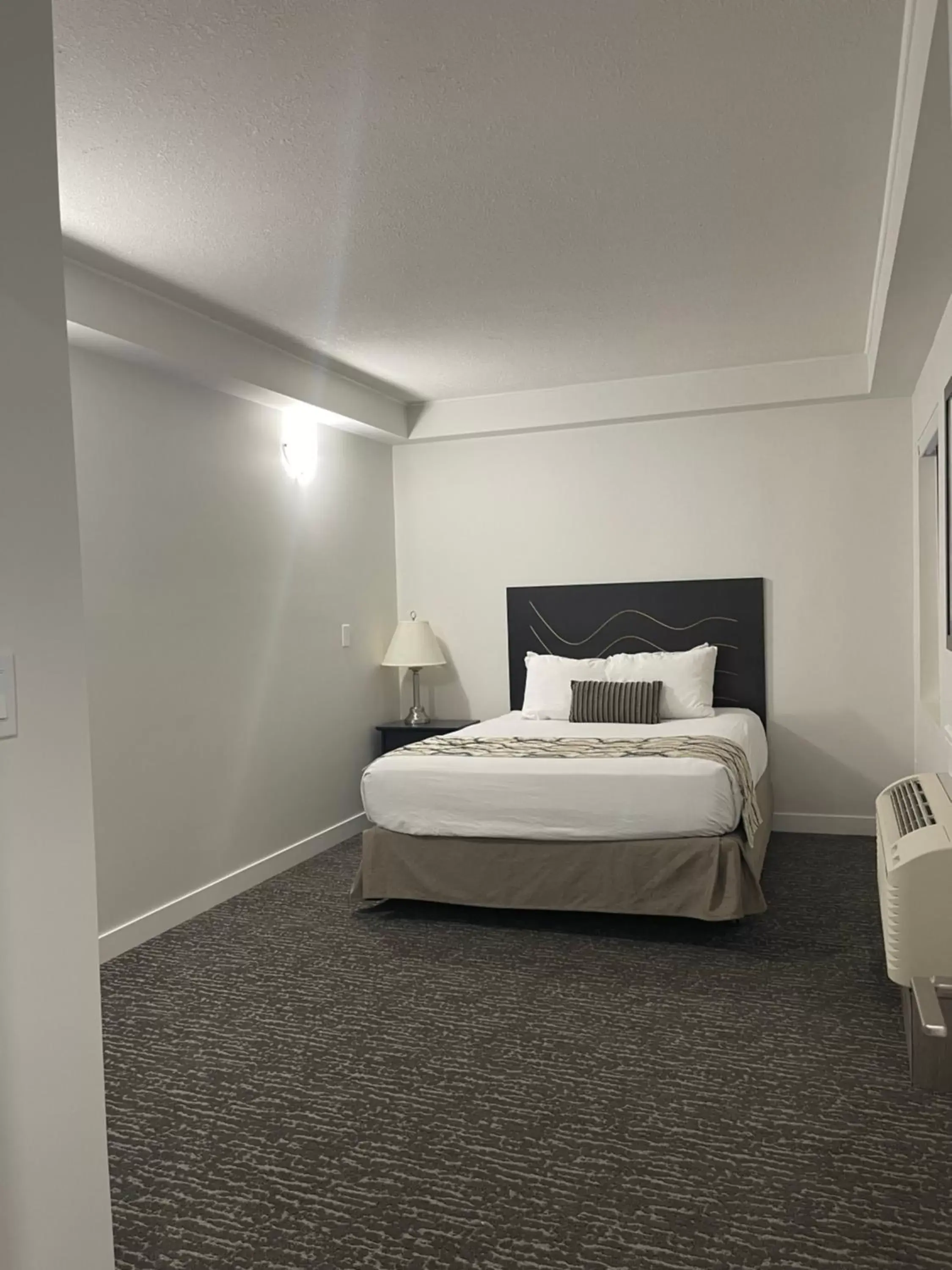 One Bedroom Suite with Kitchenette and Sofabed, 1 Queen Bed - Non-Smoking/Not Pet-Friendly in Radisson Hotel & Conference Centre Edmonton One Bedroom Suite with Kitchenette and Sofabed, 1 Queen Bed - Non-Smoking/Not Pet-Friendly in Radisson Hotel & Conference Centre Edmonton