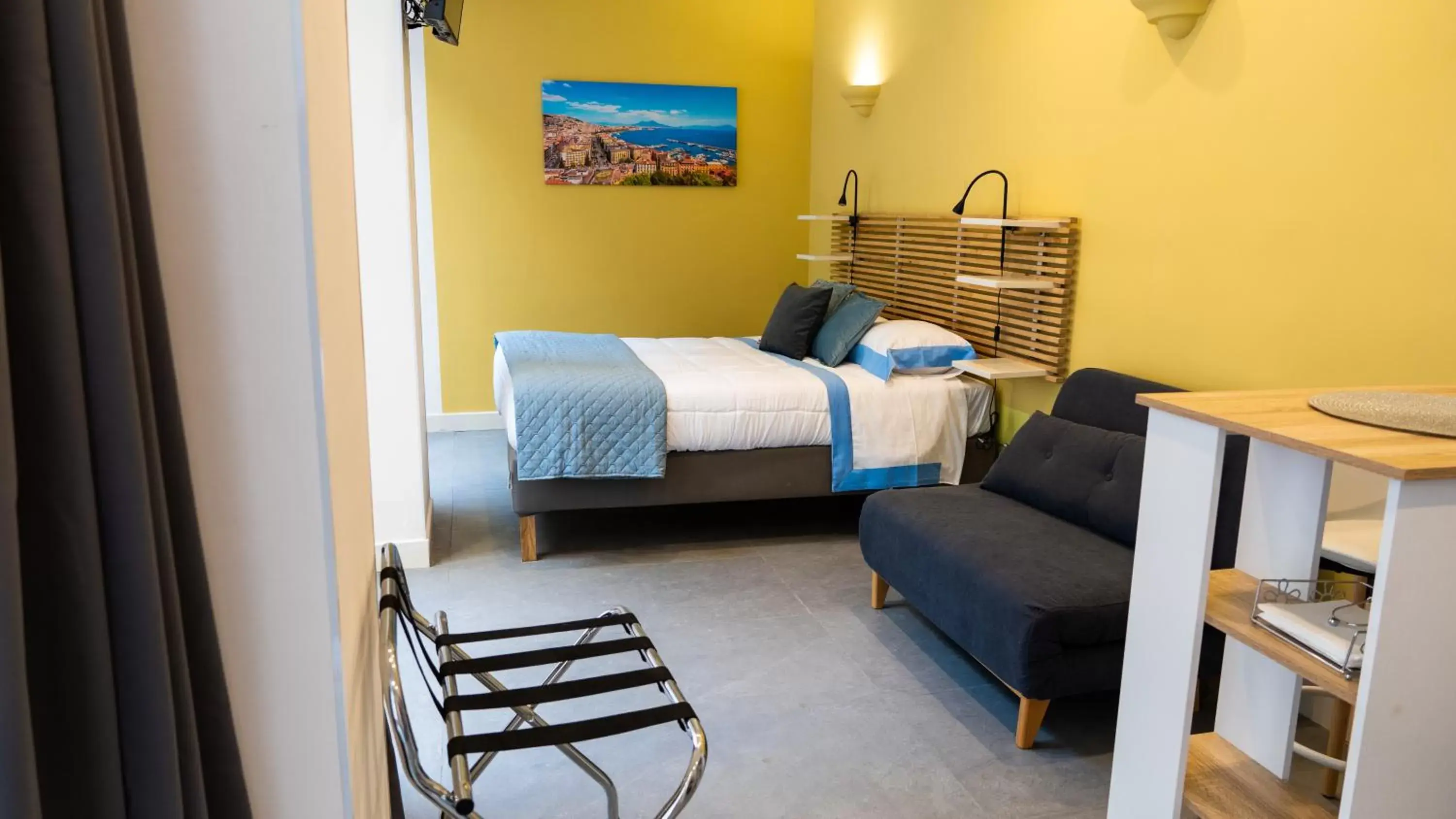 Photo of the whole room, Bed in Real Passeggio di Napoli Photo of the whole room, Bed in Real Passeggio di Napoli