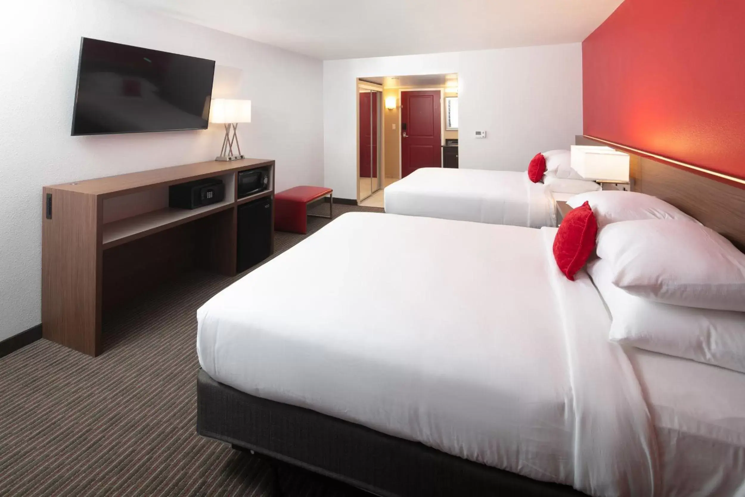 Queen Room with Two Queen Beds - Pool View in Red Lion Hotel Orlando Lake Buena Vista South- Near Disney Queen Room with Two Queen Beds - Pool View in Red Lion Hotel Orlando Lake Buena Vista South- Near Disney