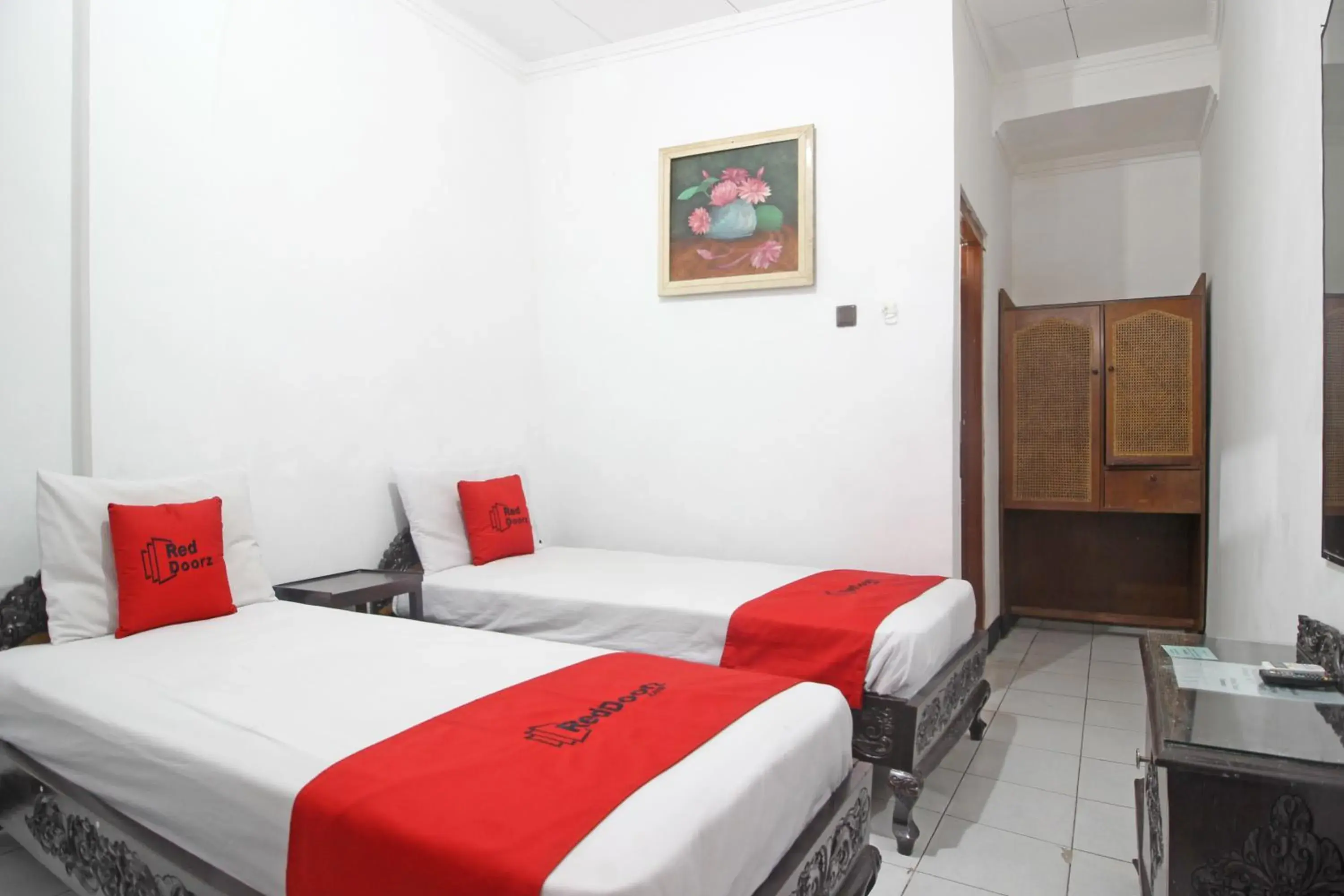 Twin Room in RedDoorz Plus @ Taman Siswa 3 Twin Room in RedDoorz Plus @ Taman Siswa 3