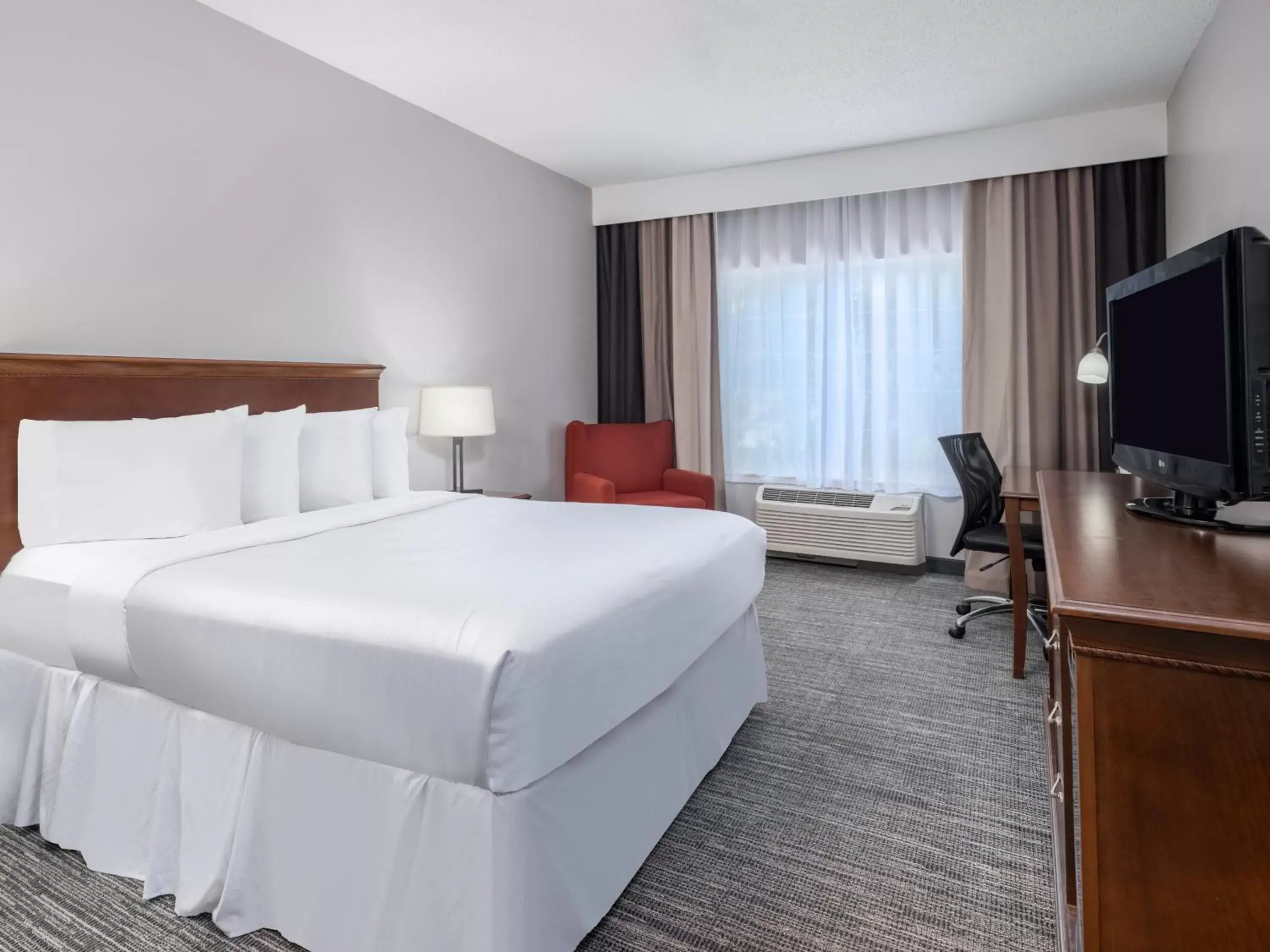 Queen Room with Roll-In Shower - Disability Access/Non-Smoking in Country Inn & Suites by Radisson, Toledo, OH Queen Room with Roll-In Shower - Disability Access/Non-Smoking in Country Inn & Suites by Radisson, Toledo, OH