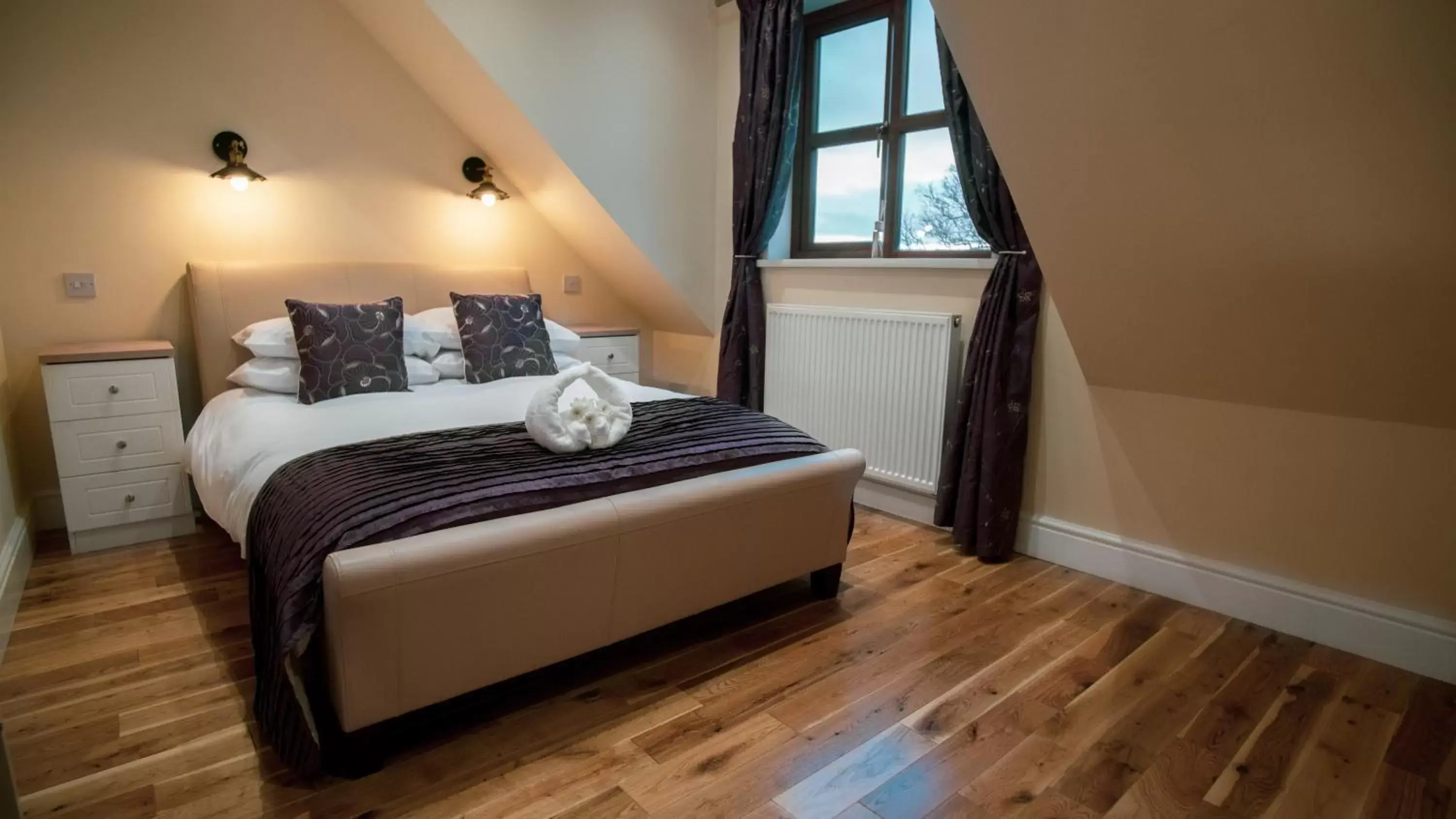 Bed in The Pebley Inn Bed in The Pebley Inn