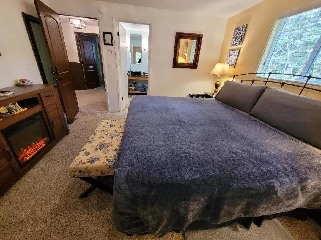 King Room with Garden View in Misty Valley Inn King Room with Garden View in Misty Valley Inn