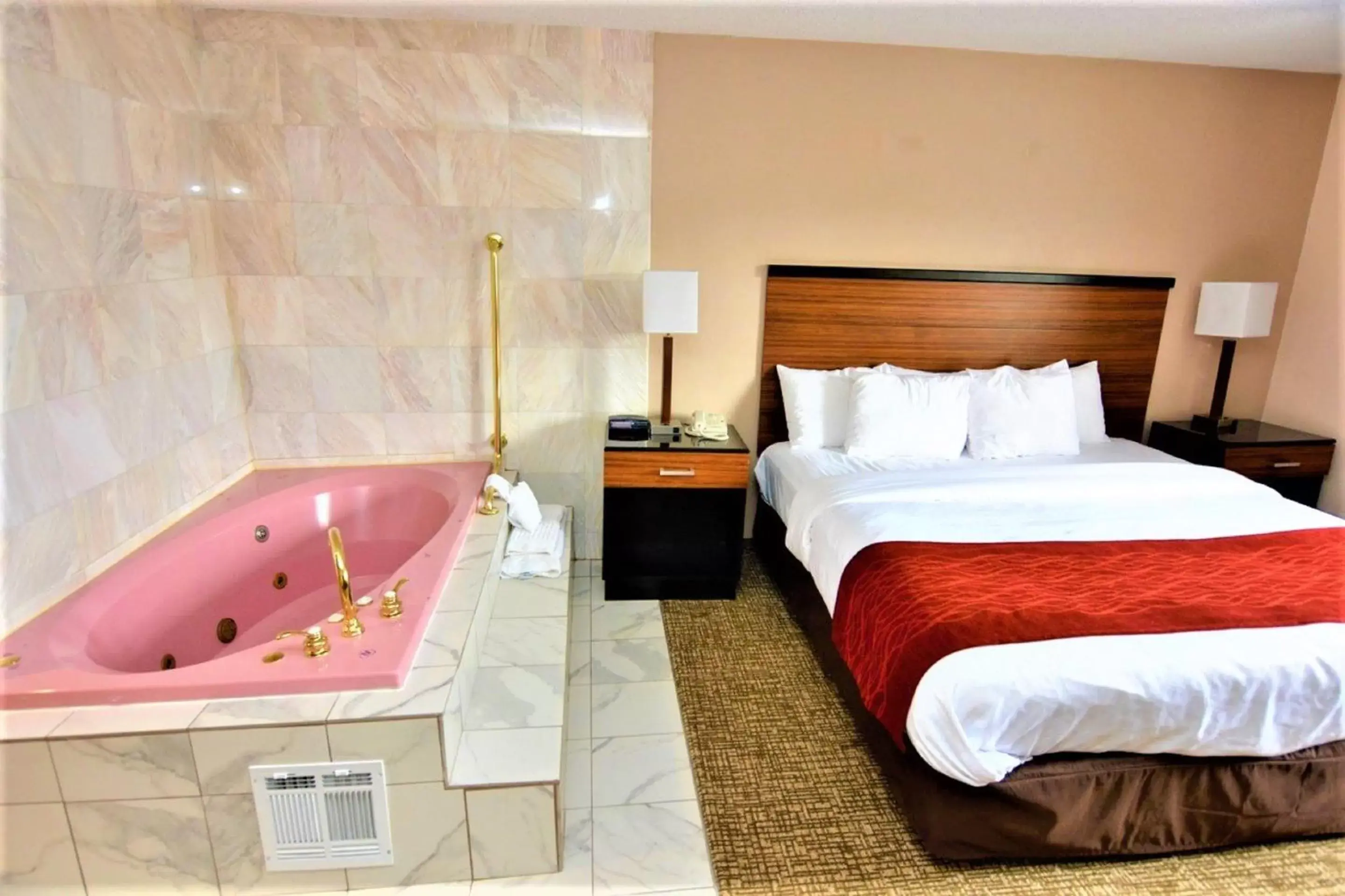 King Suite with Spa Bath in SureStay Plus by Best Western Reading North King Suite with Spa Bath in SureStay Plus by Best Western Reading North