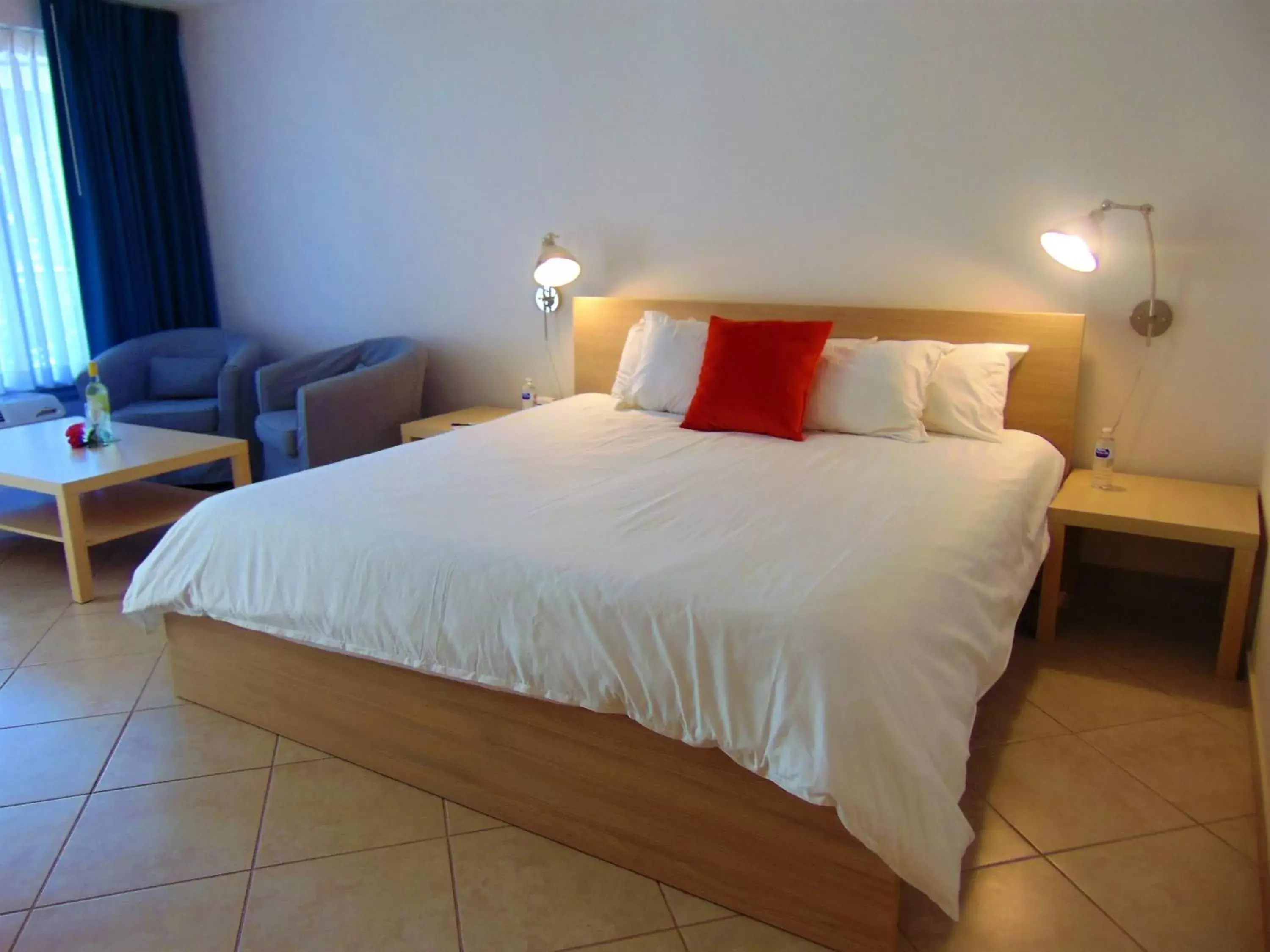 King Room - Non-Smoking in Dolphin Key Resort - Cape Coral King Room - Non-Smoking in Dolphin Key Resort - Cape Coral