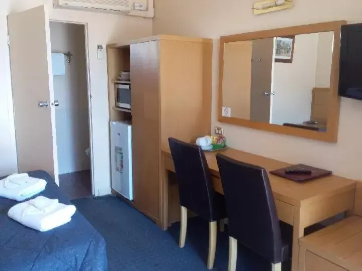 Deluxe Double or Twin Room in Desert Sand Motor Inn Deluxe Double or Twin Room in Desert Sand Motor Inn