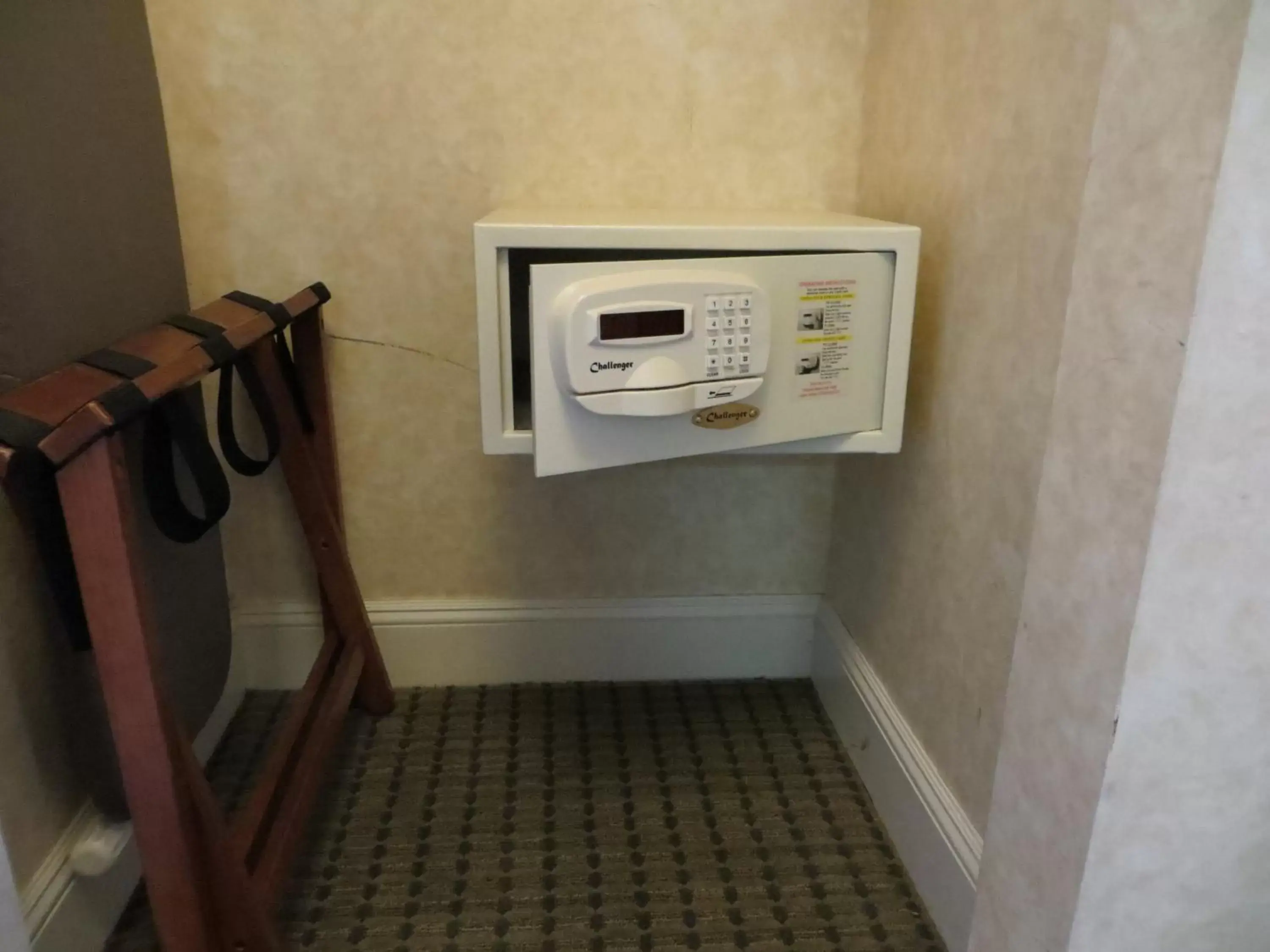 Standard King Room - Lombard Street View in Cow Hollow Inn and Suites Standard King Room - Lombard Street View in Cow Hollow Inn and Suites