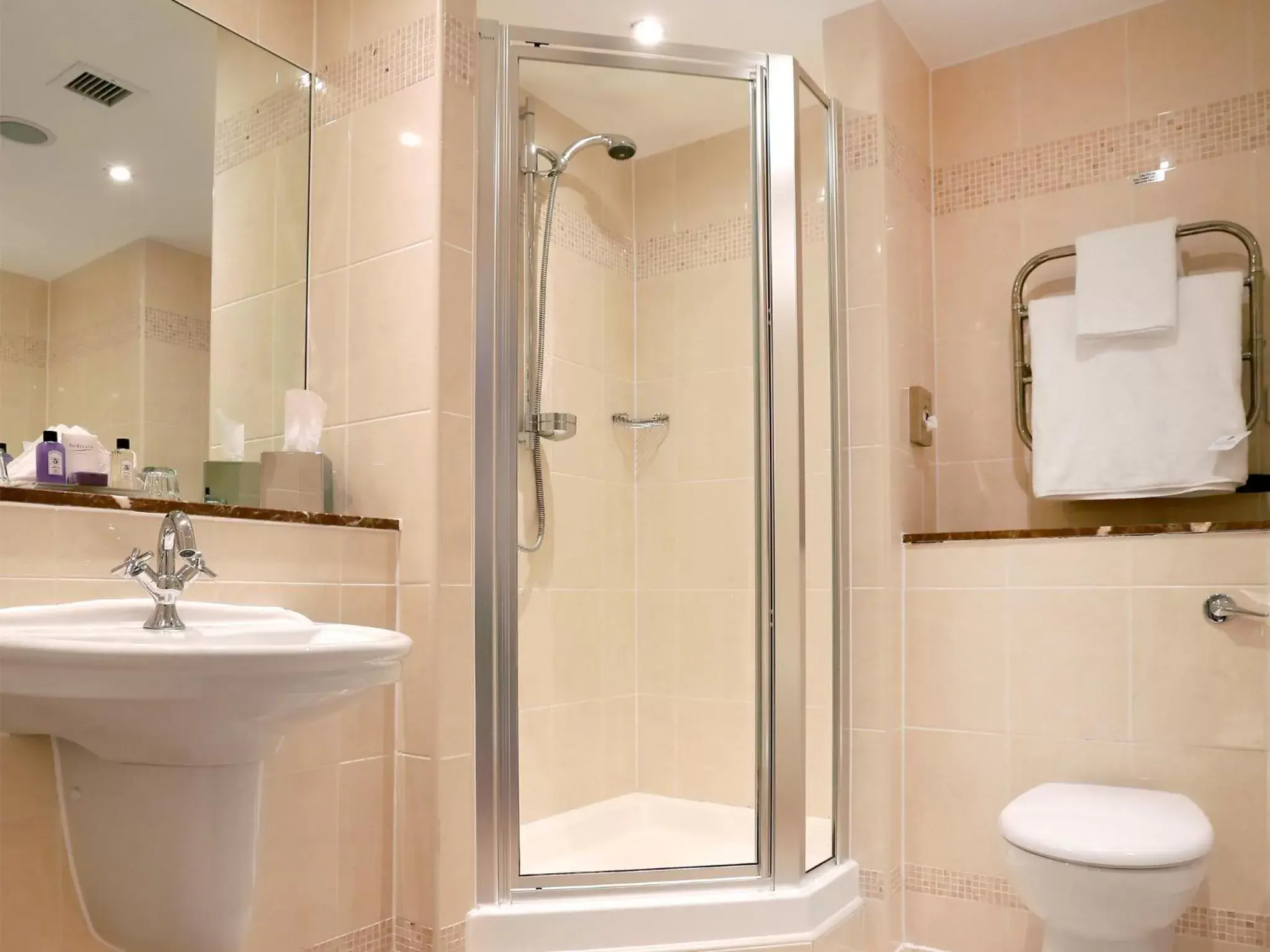 Double Room - Disability Access in Macdonald Portal Hotel, Golf & Spa Cobblers Cross, Cheshire Double Room - Disability Access in Macdonald Portal Hotel, Golf & Spa Cobblers Cross, Cheshire