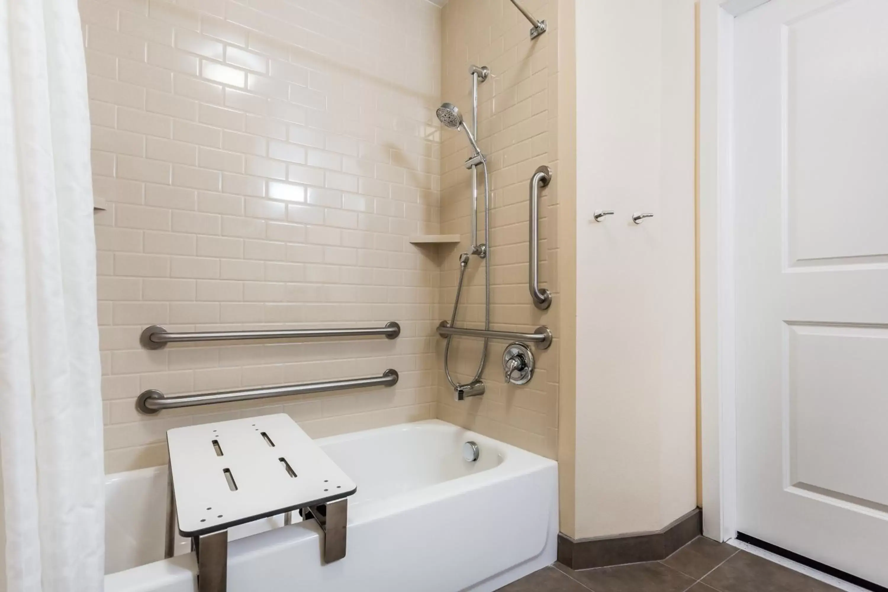 King Studio Suite - Mobility Access Tub/Non-Smoking in Candlewood Suites Bensalem - Philadelphia Area by IHG King Studio Suite - Mobility Access Tub/Non-Smoking in Candlewood Suites Bensalem - Philadelphia Area by IHG
