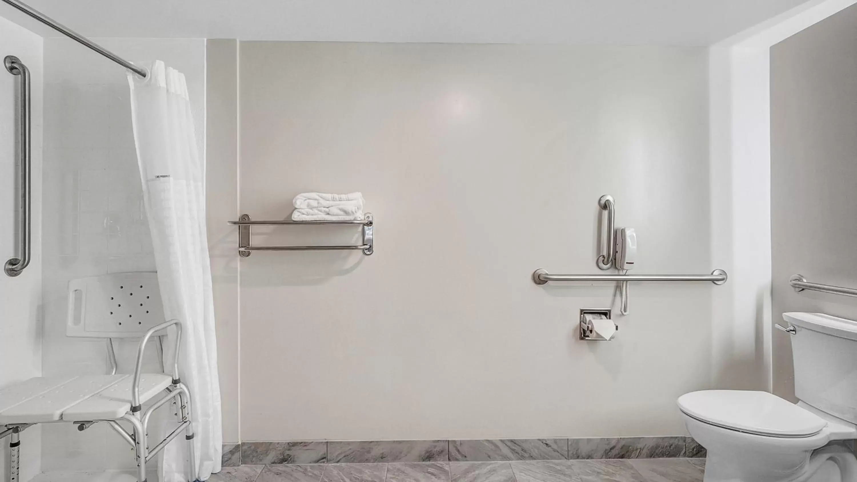 King Room with Mobility Access and Bathtub with Grab Bars - Non-Smoking in Days Inn & Suites by Wyndham Niagara Falls/Buffalo King Room with Mobility Access and Bathtub with Grab Bars - Non-Smoking in Days Inn & Suites by Wyndham Niagara Falls/Buffalo