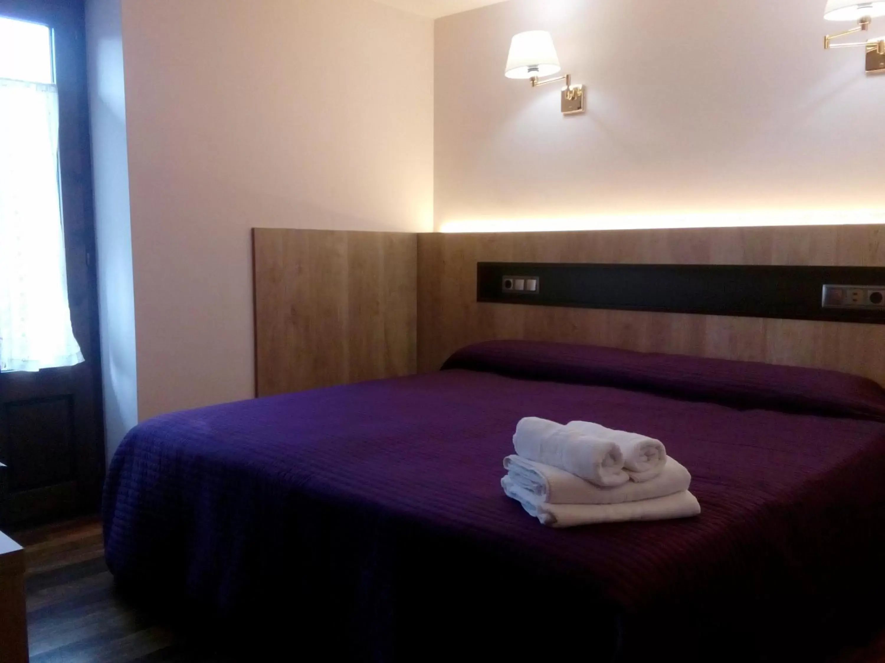 Twin Room with City View in CAN MENCIÓ - Plaça Major Twin Room with City View in CAN MENCIÓ - Plaça Major