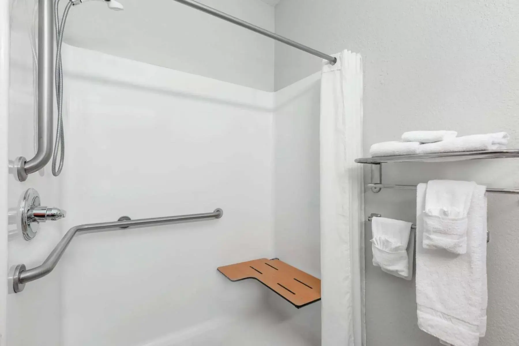 Deluxe Queen Room - Mobility Access/Non-Smoking in Microtel Inn & Suites by Wyndham Hoover/Birmingham Deluxe Queen Room - Mobility Access/Non-Smoking in Microtel Inn & Suites by Wyndham Hoover/Birmingham