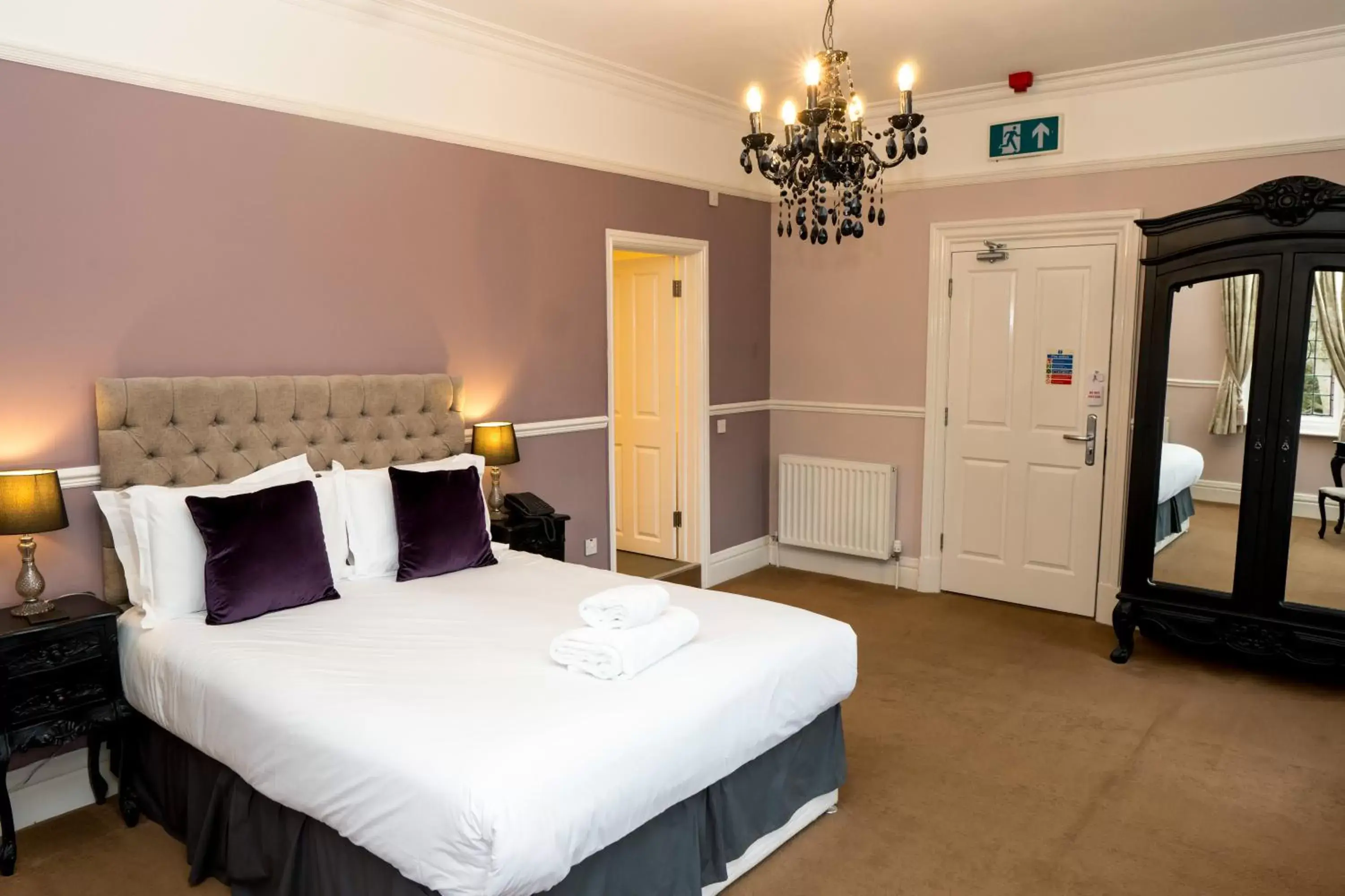 Superior King Room in The Royal Oak, Kelsall Superior King Room in The Royal Oak, Kelsall