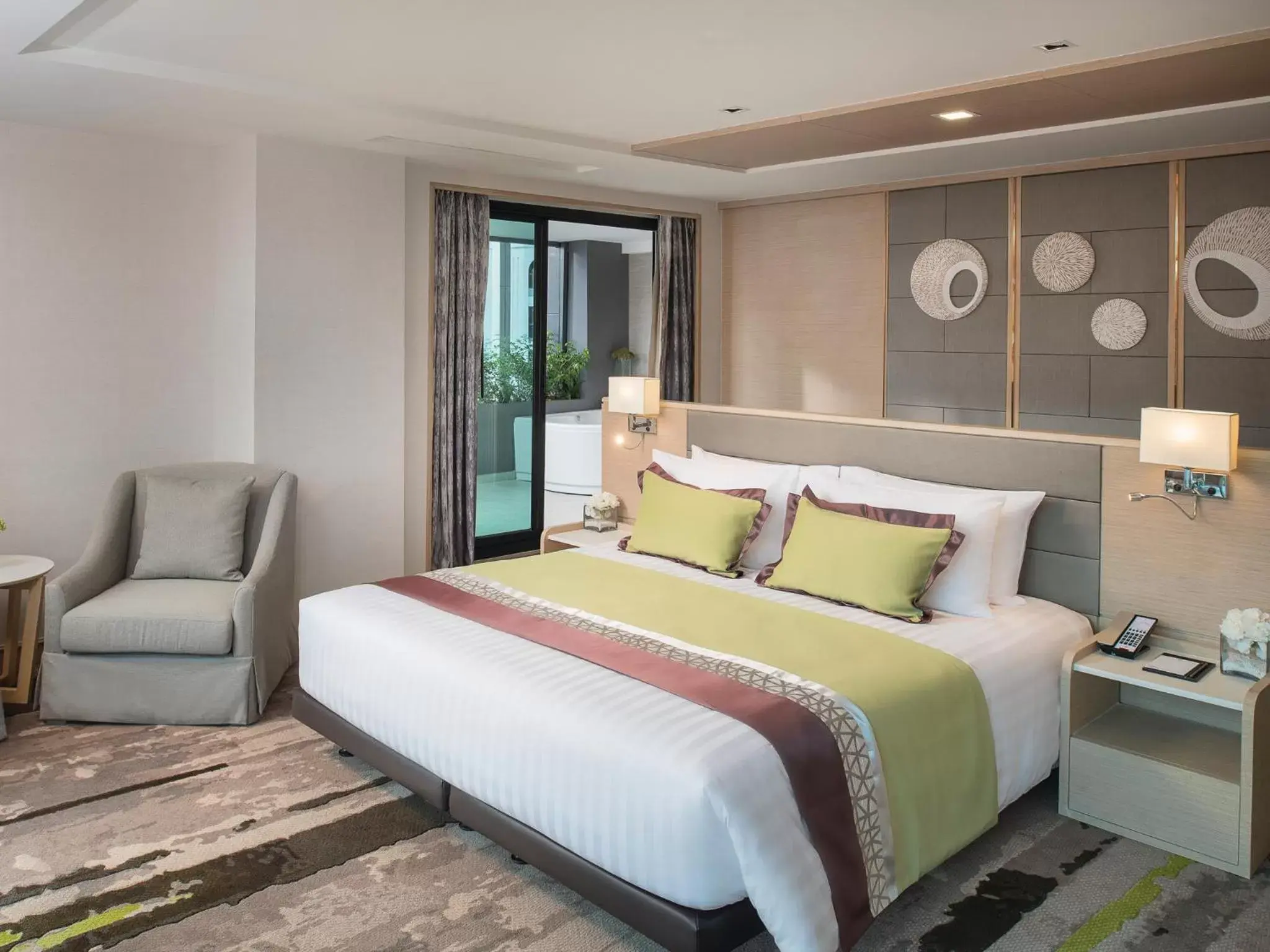 Jacuzzi Suite with Balcony (High Floors) in Solitaire Bangkok Sukhumvit 11 Jacuzzi Suite with Balcony (High Floors) in Solitaire Bangkok Sukhumvit 11